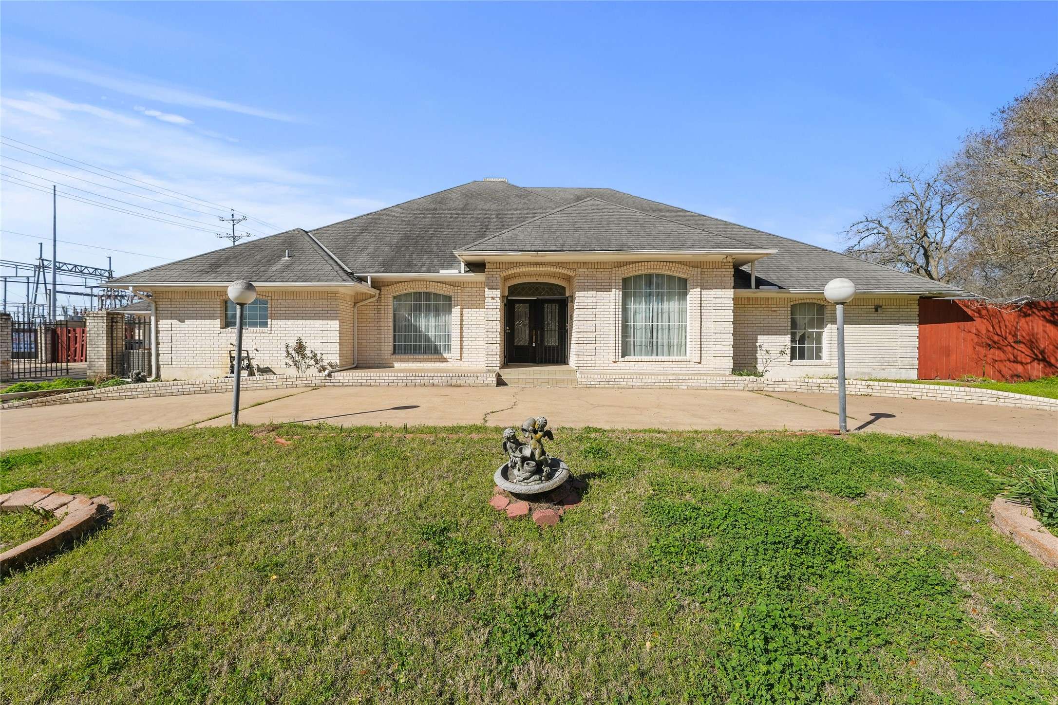 Brenham, TX 77833,1908 Church ST