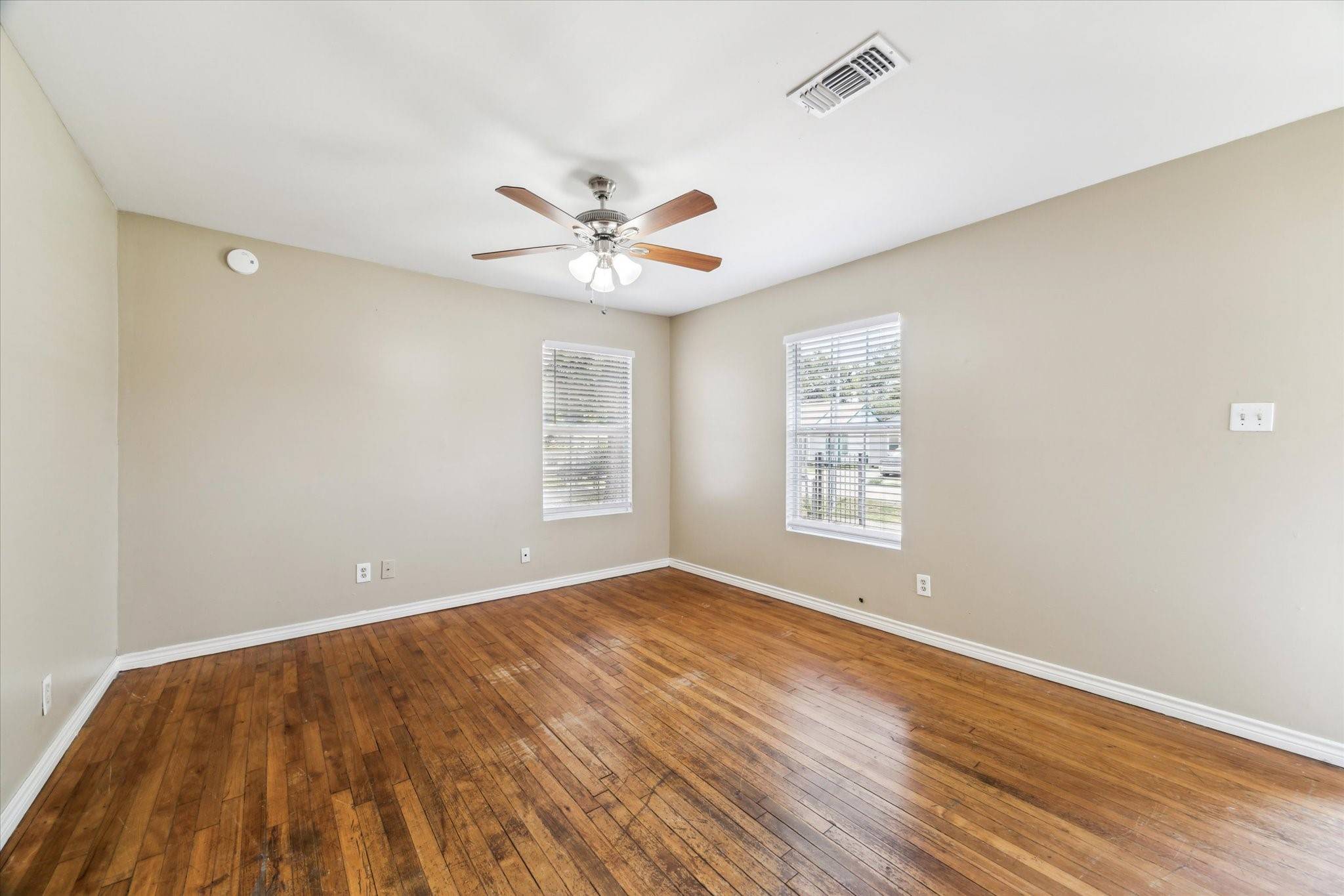 Houston, TX 77020,910 Hahlo ST