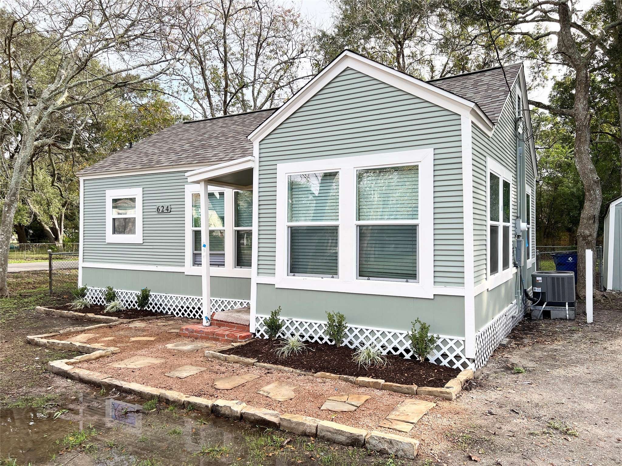 Angleton, TX 77515,624 E Magnolia