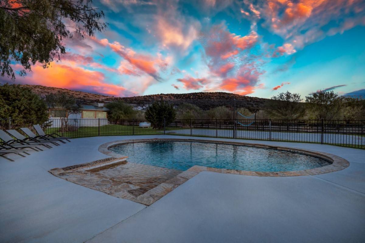 Concan, TX 78838,77 Rolling Stone LN
