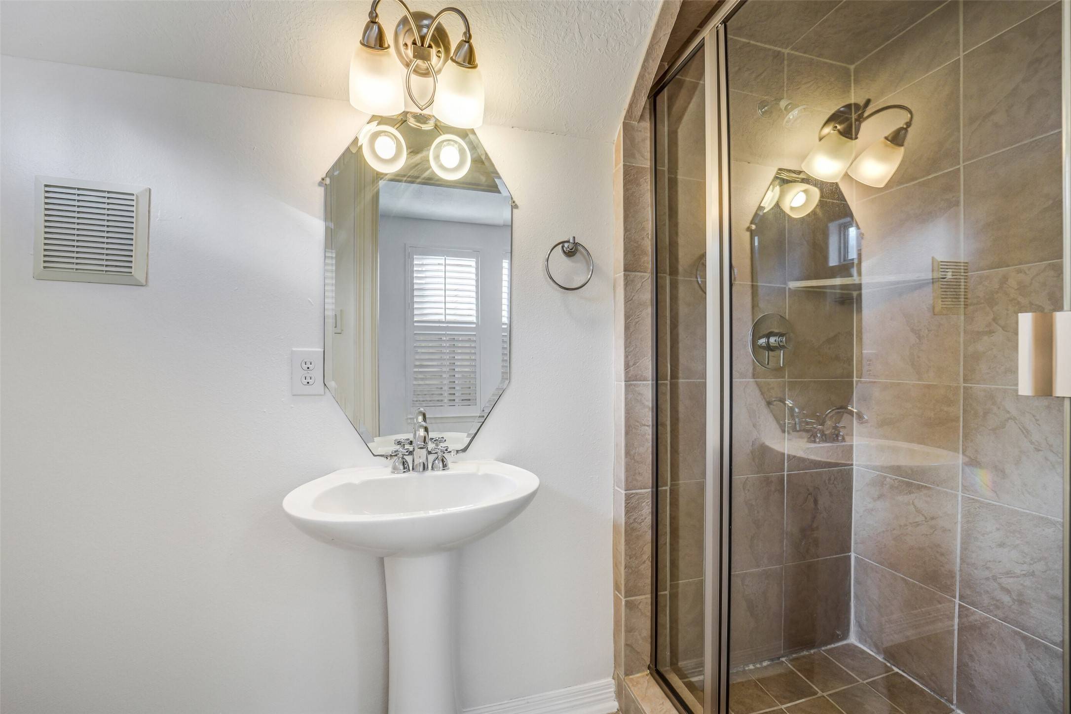 Houston, TX 77007,1502 Birdsall ST