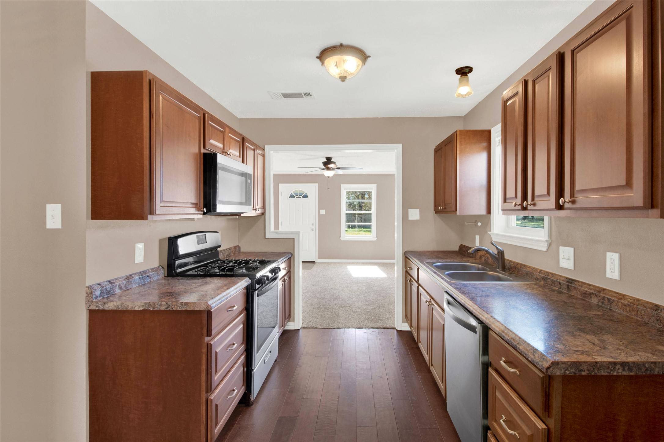 Alvin, TX 77511,918 W Lang ST
