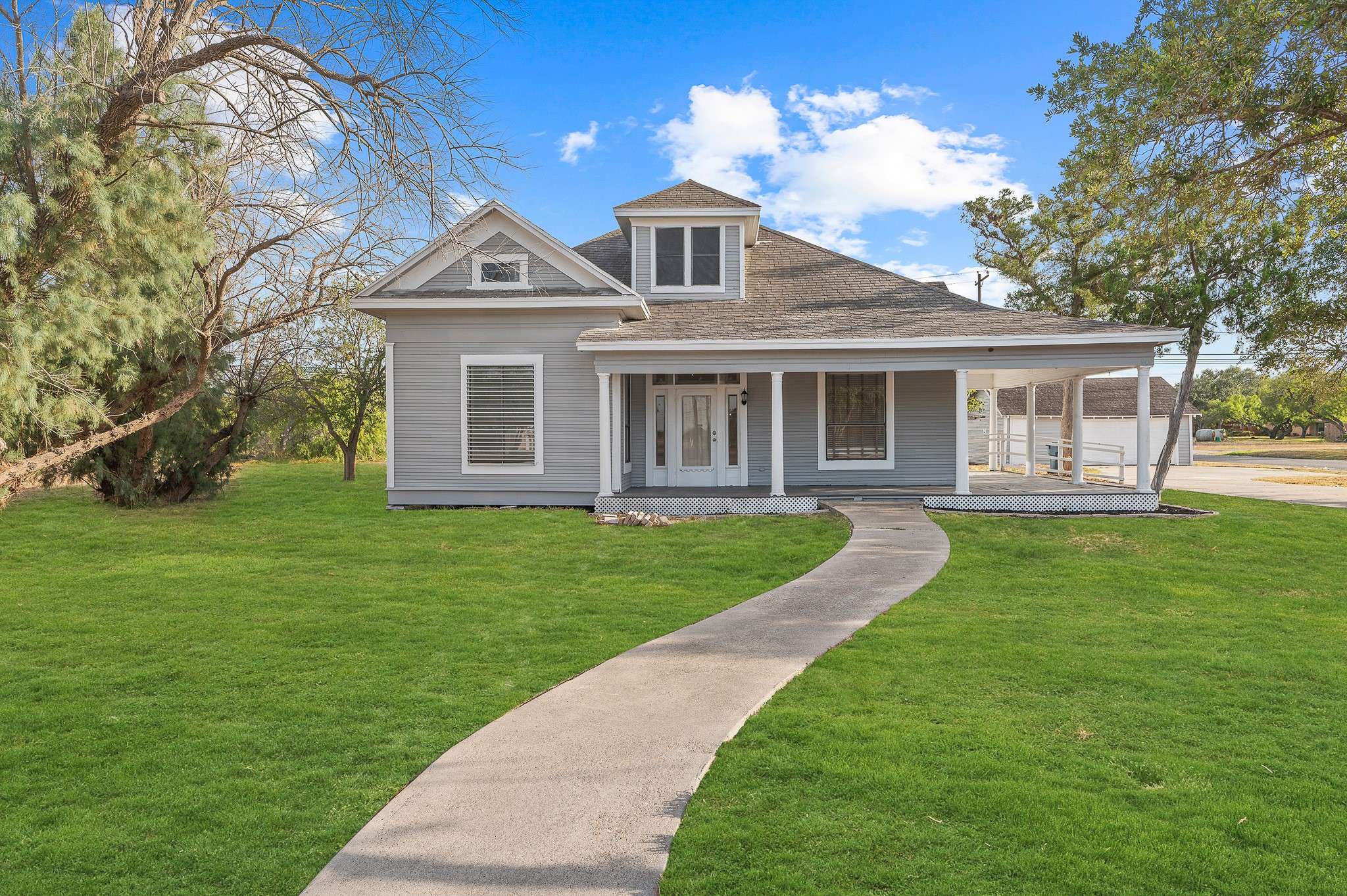 Bishop, TX 78343,902 E 6th ST