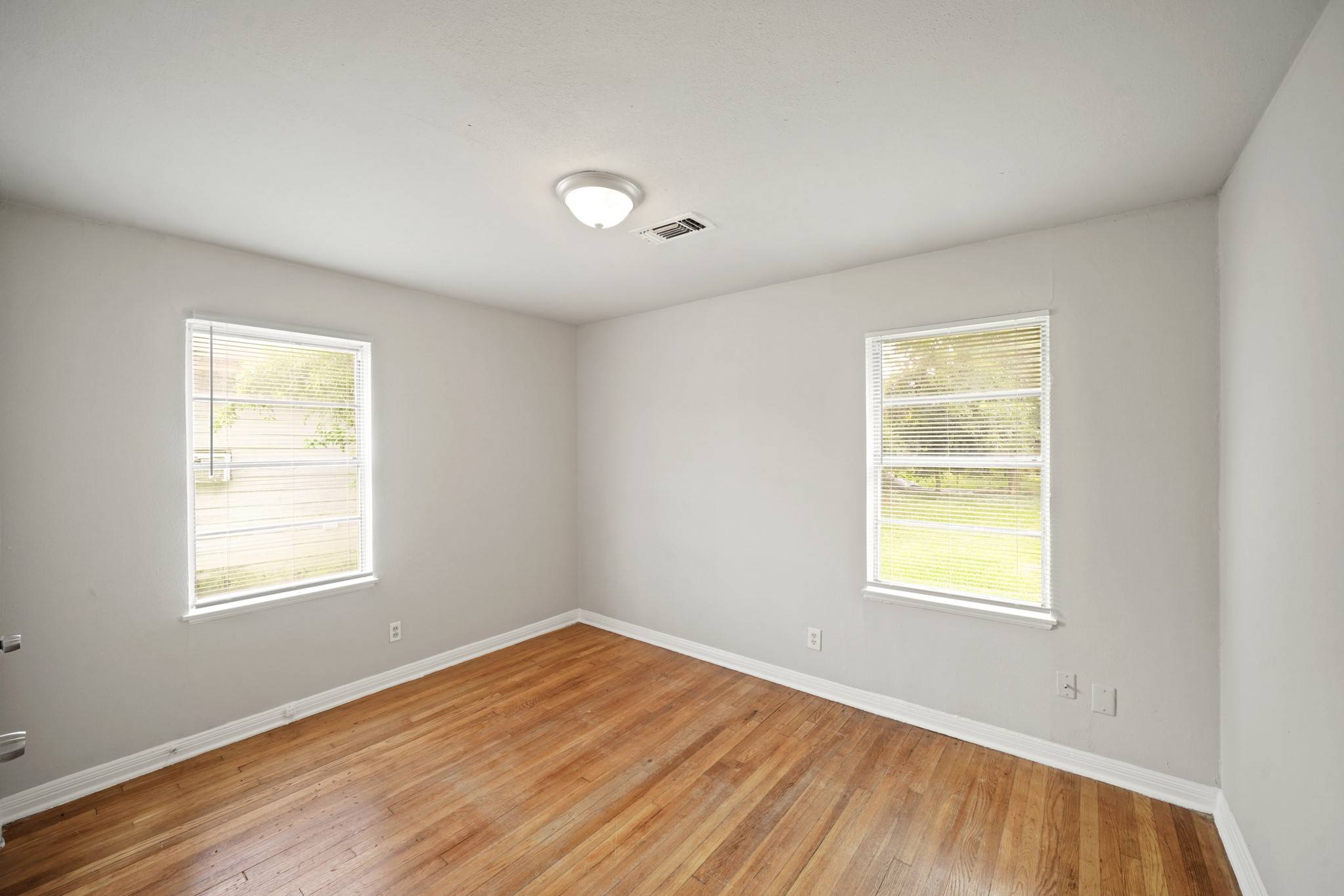 Houston, TX 77033,5830 Glenhurst DR