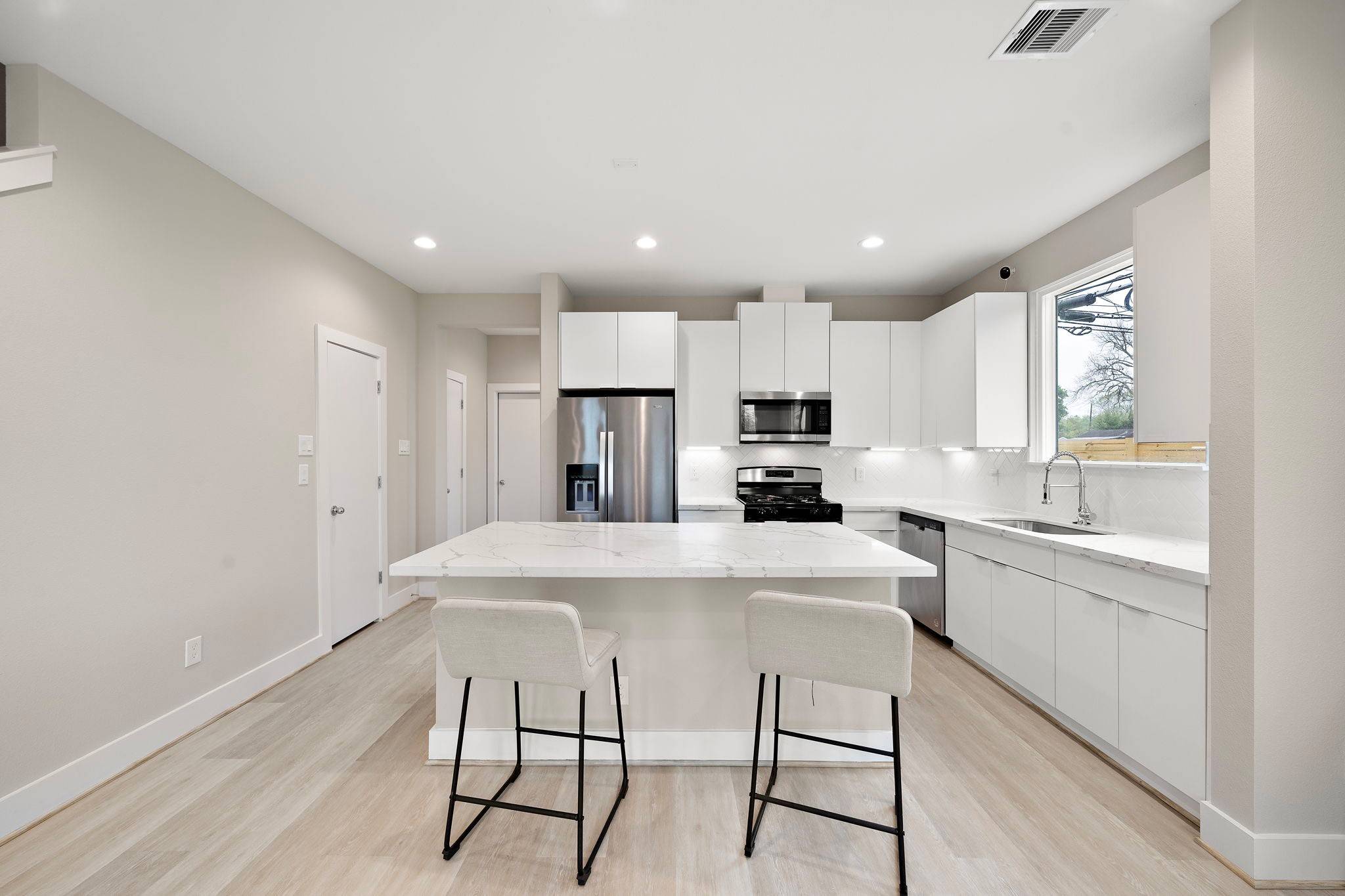 Houston, TX 77075,8670 Easthaven BLVD