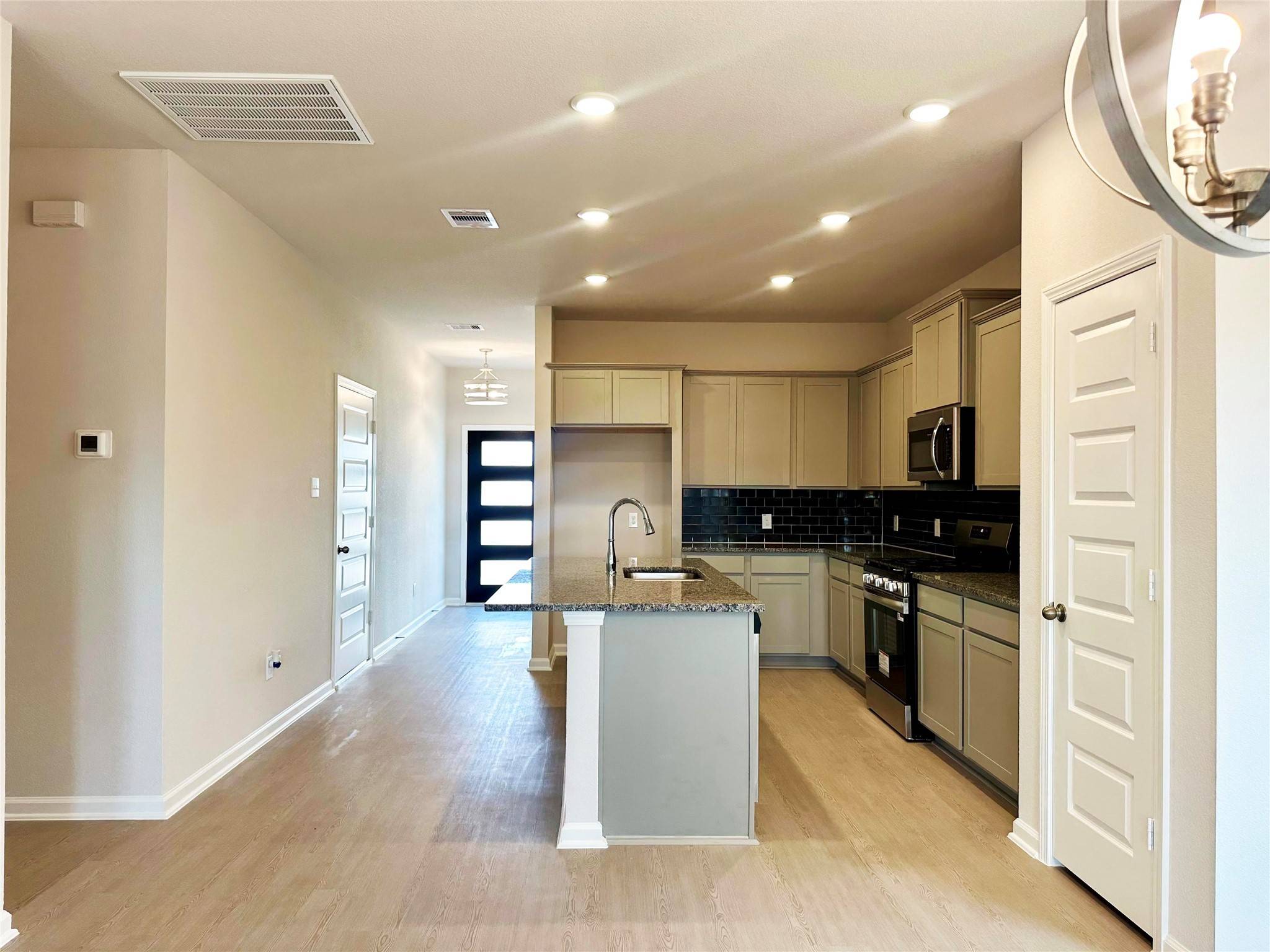 La Marque, TX 77568,805 Apple Blossom DR