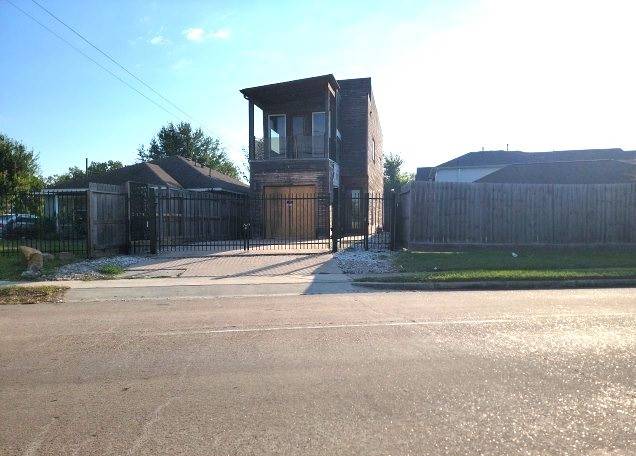 Houston, TX 77022,8136 N Main ST