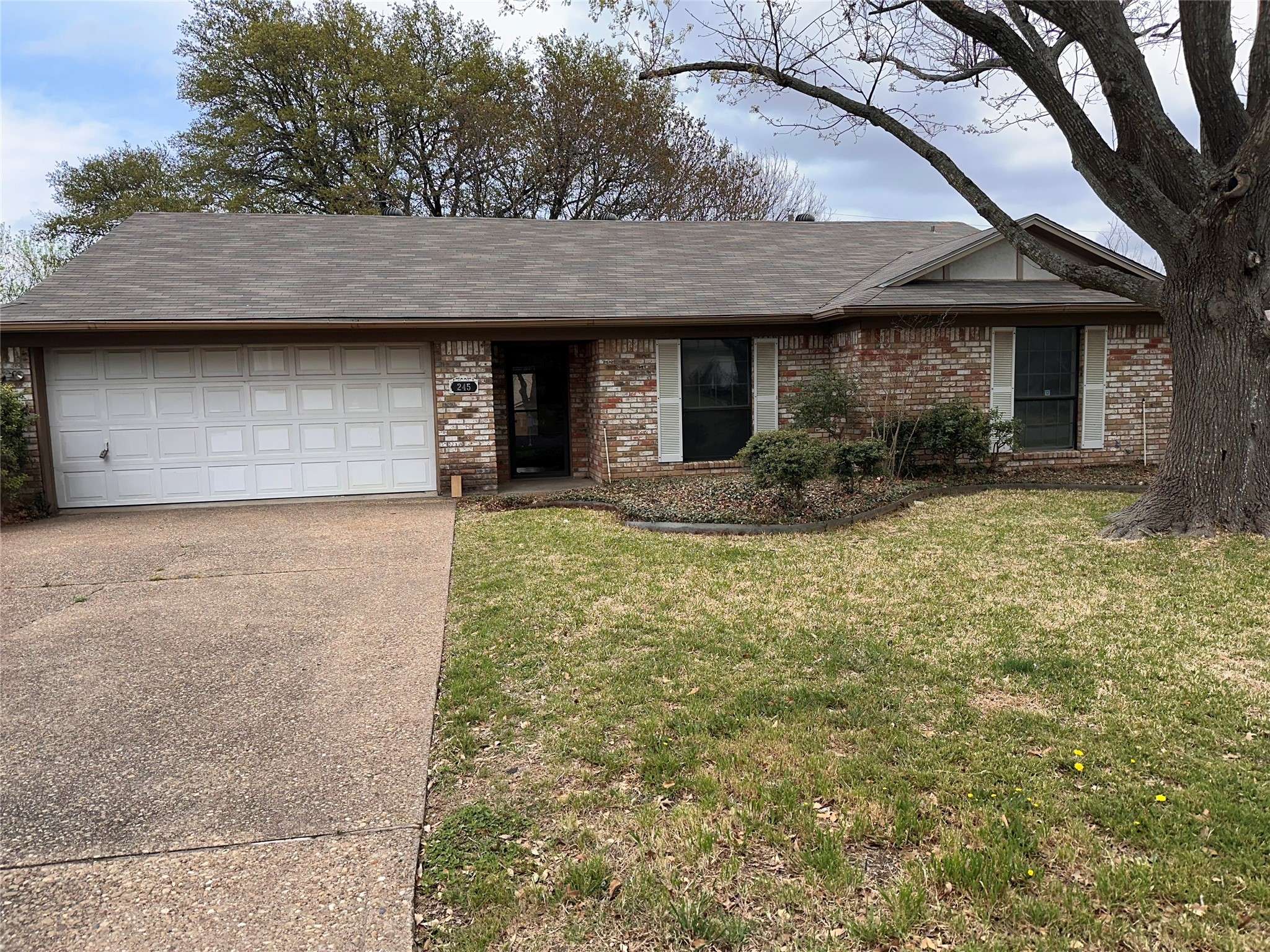 Hewitt, TX 76643,245 Fieldcrest DR