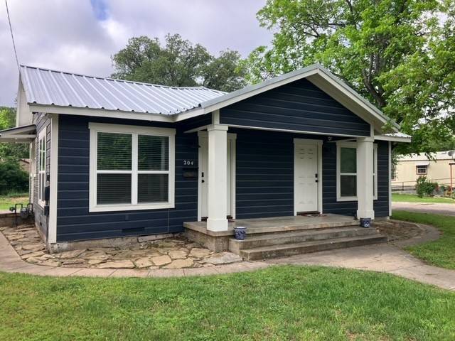 San Saba, TX 76877,204 E Dry ST