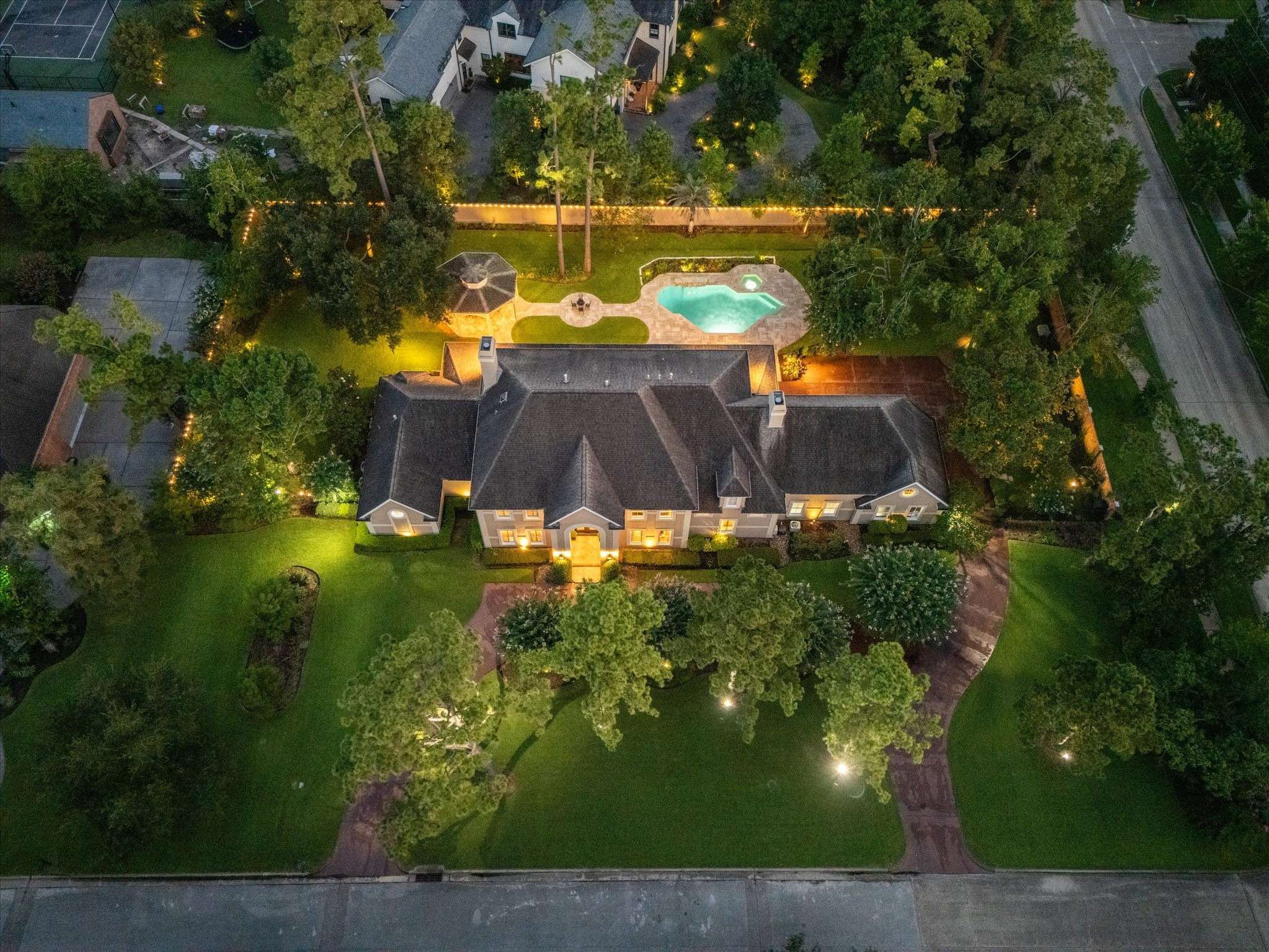 Houston, TX 77024,8 Jeffers CT