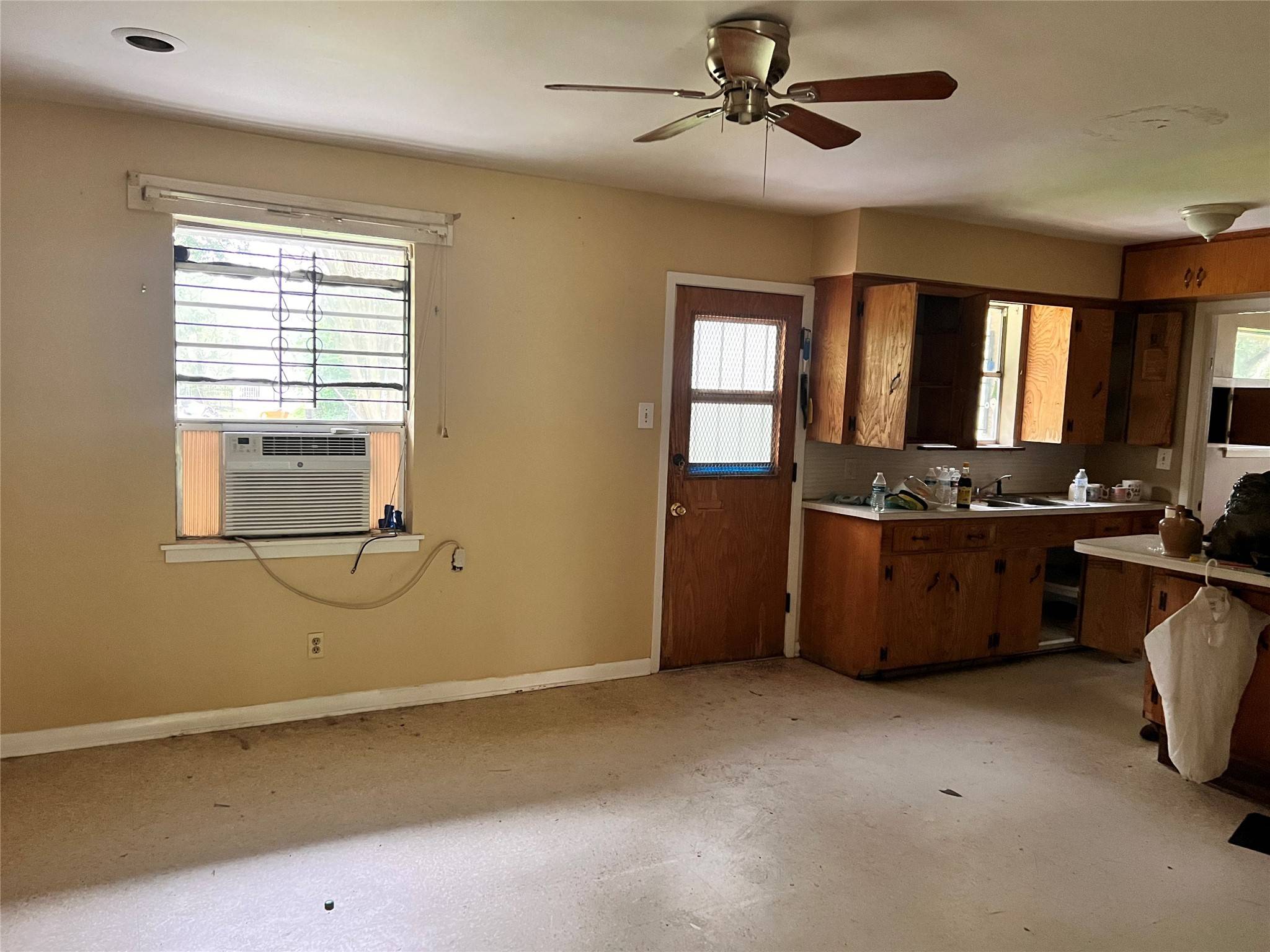Houston, TX 77037,322 E Lorino ST
