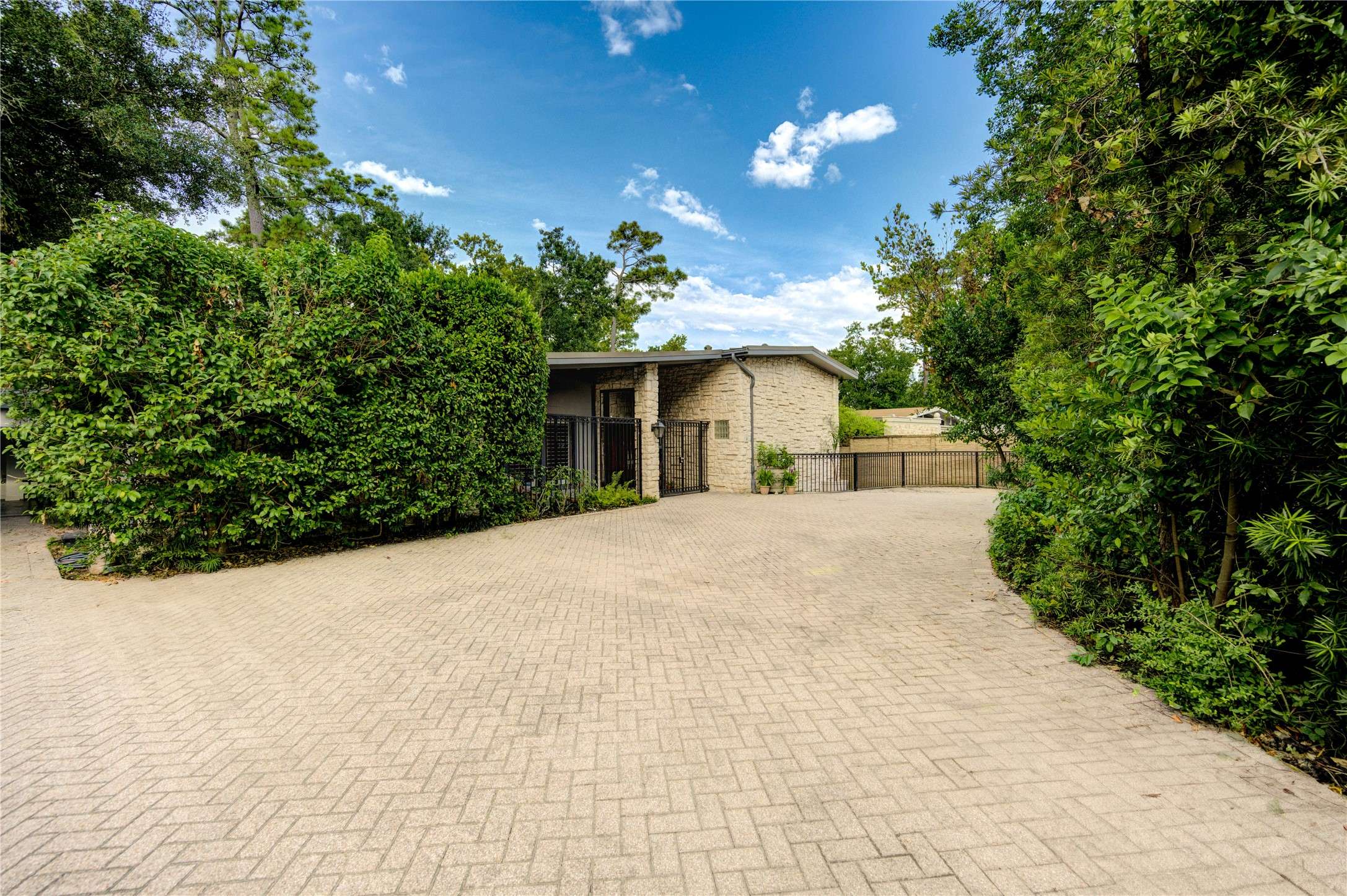 Houston, TX 77024,6 Gessner RD