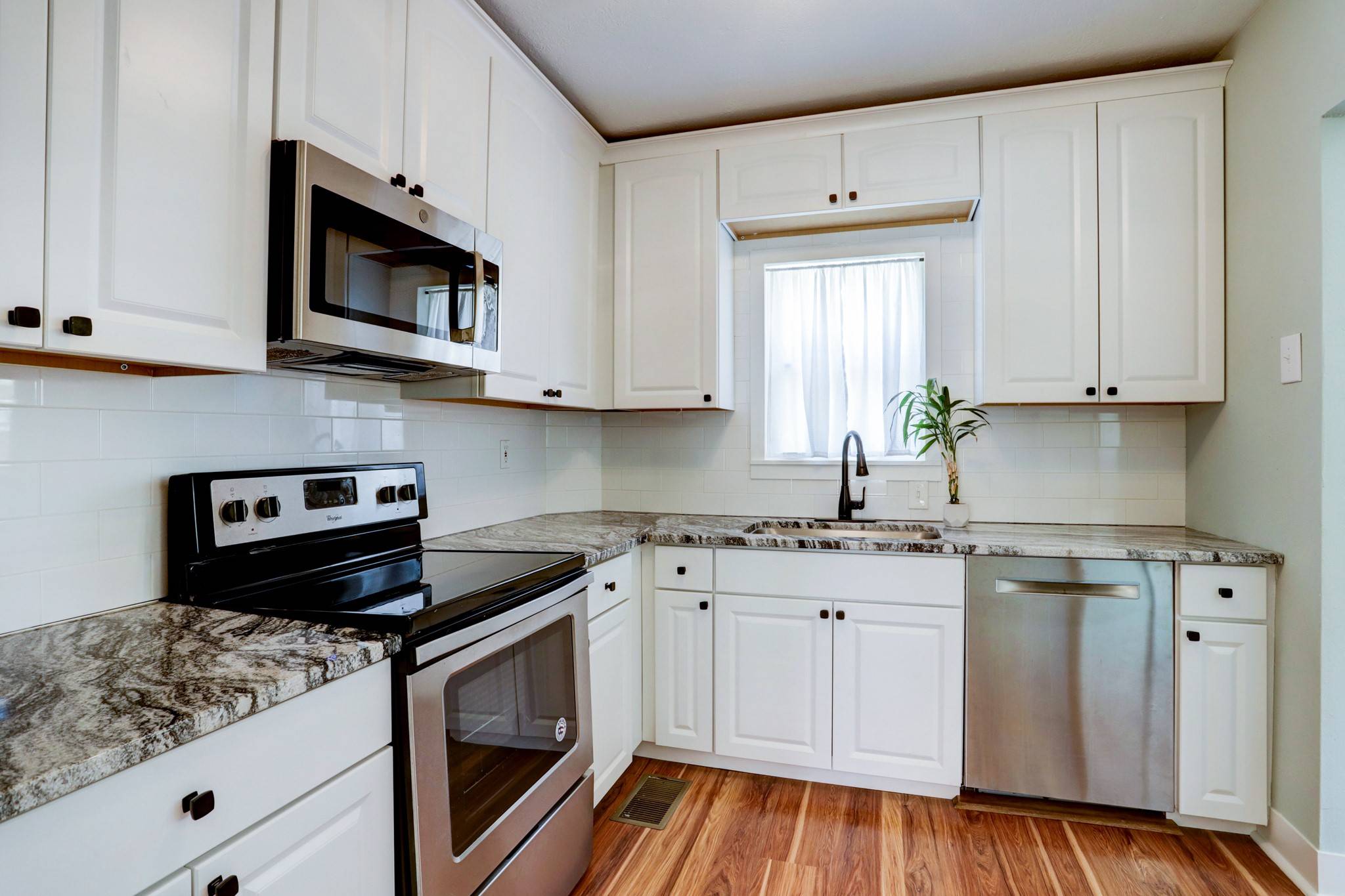 Navasota, TX 77868,202 N Jones ST