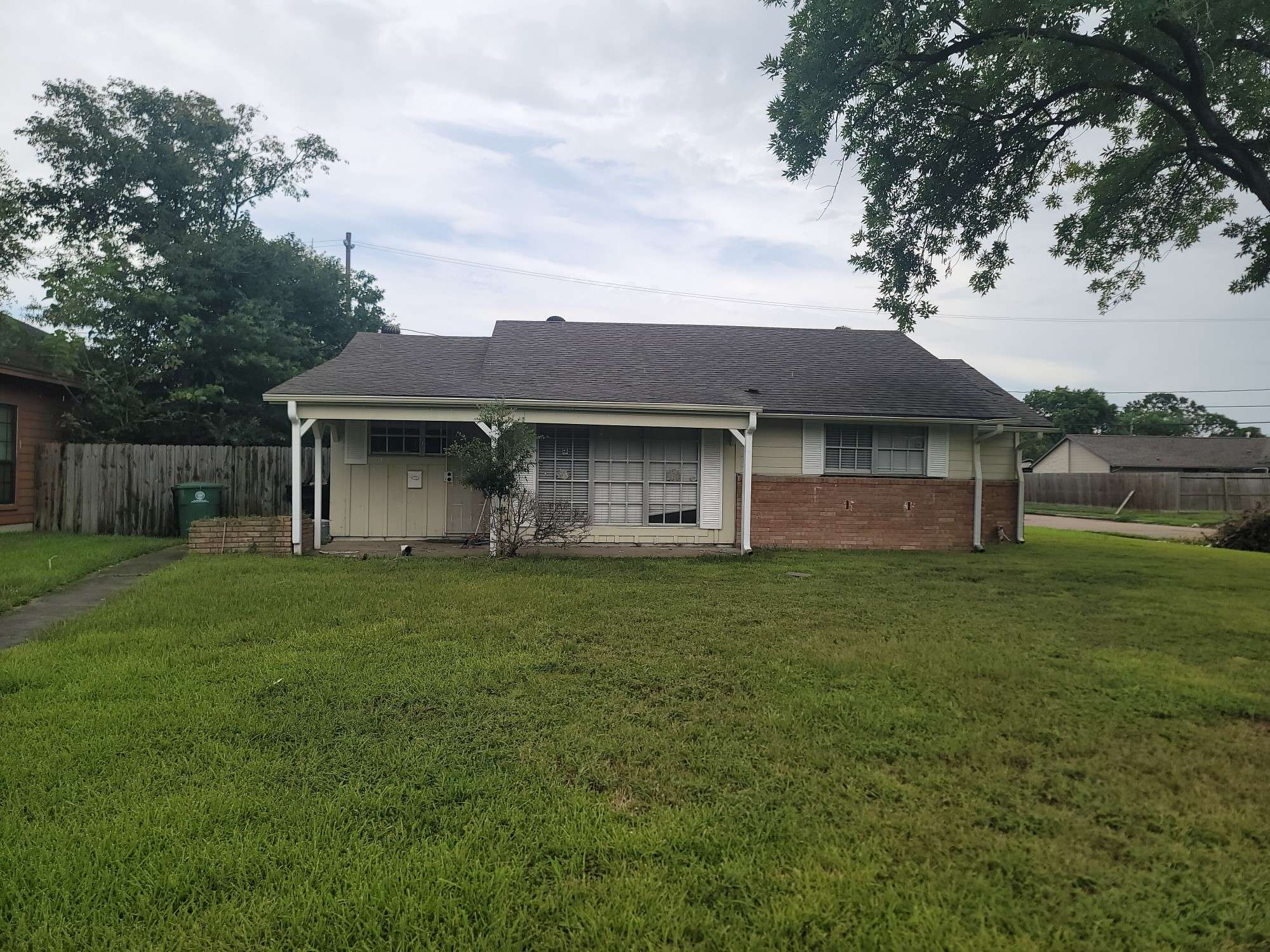 Houston, TX 77033,5827 Reed RD