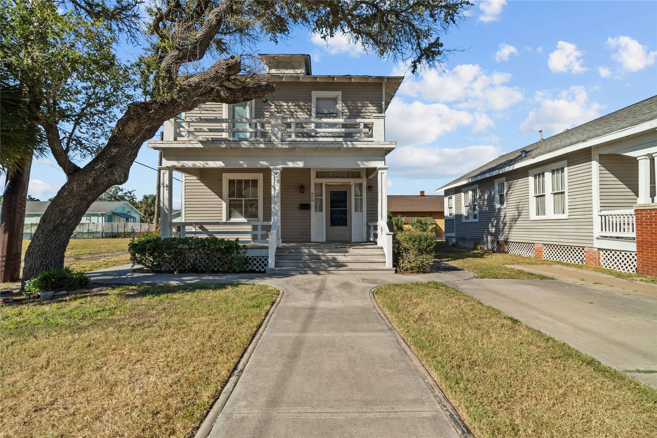 Galveston, TX 77550,809 University BLVD