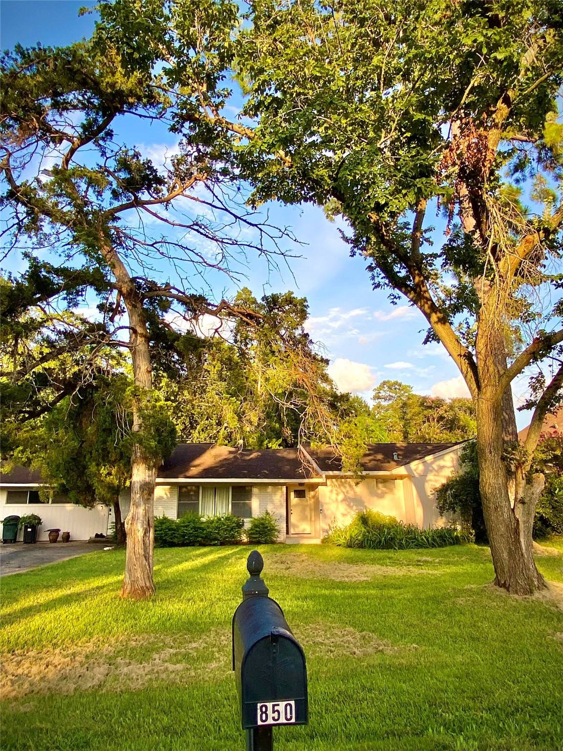 Houston, TX 77024,850 Pecanwood LN