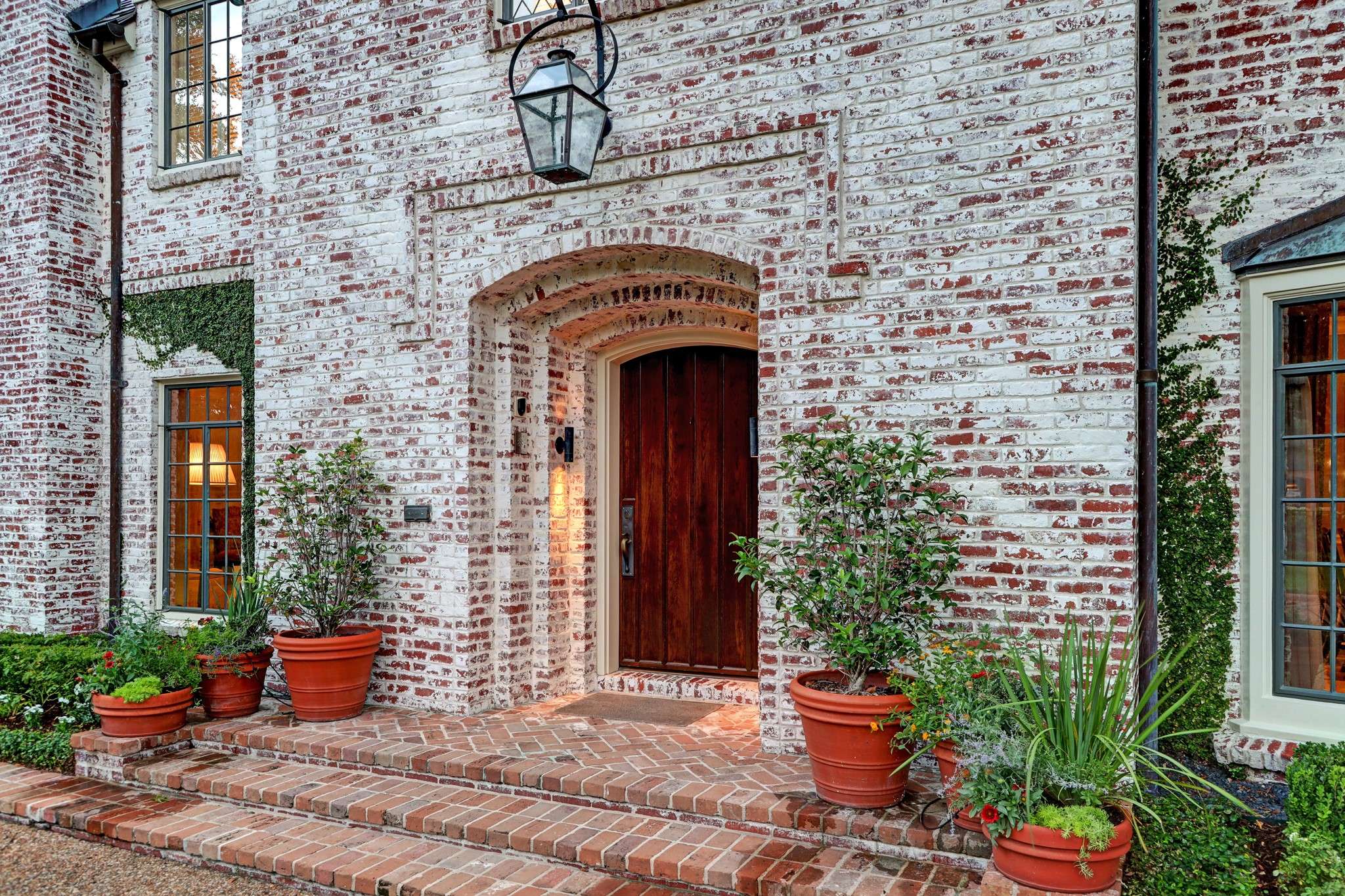 Houston, TX 77019,1558 Kirby DR