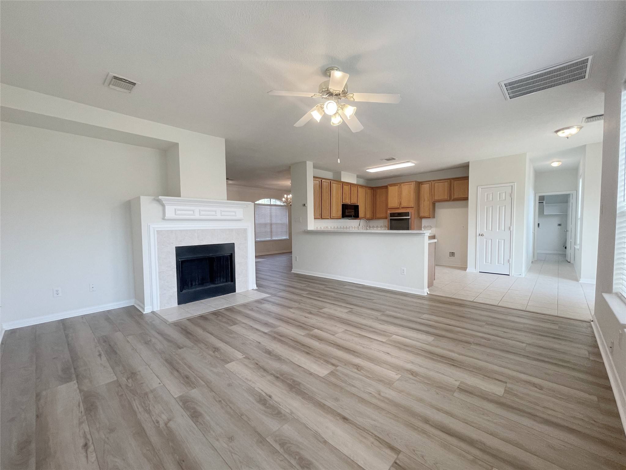 Sugar Land, TX 77479,5723 Ames XING