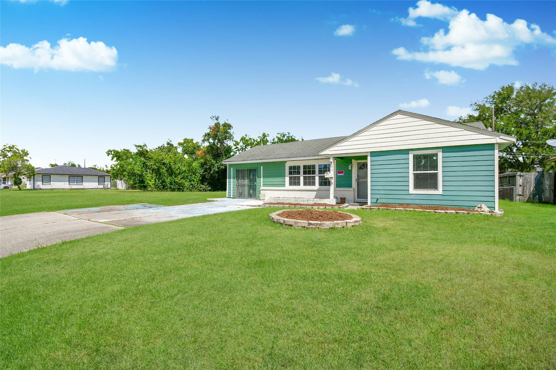 Baytown, TX 77520,1902 W Gulf ST