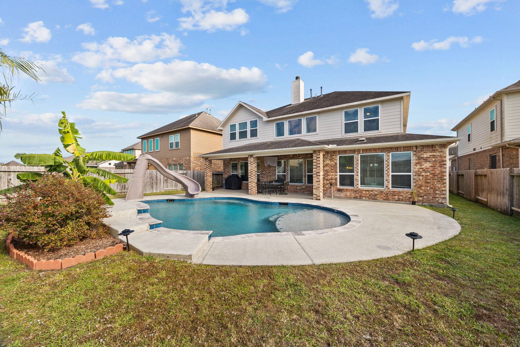 League City, TX 77573,327 Oldham ST