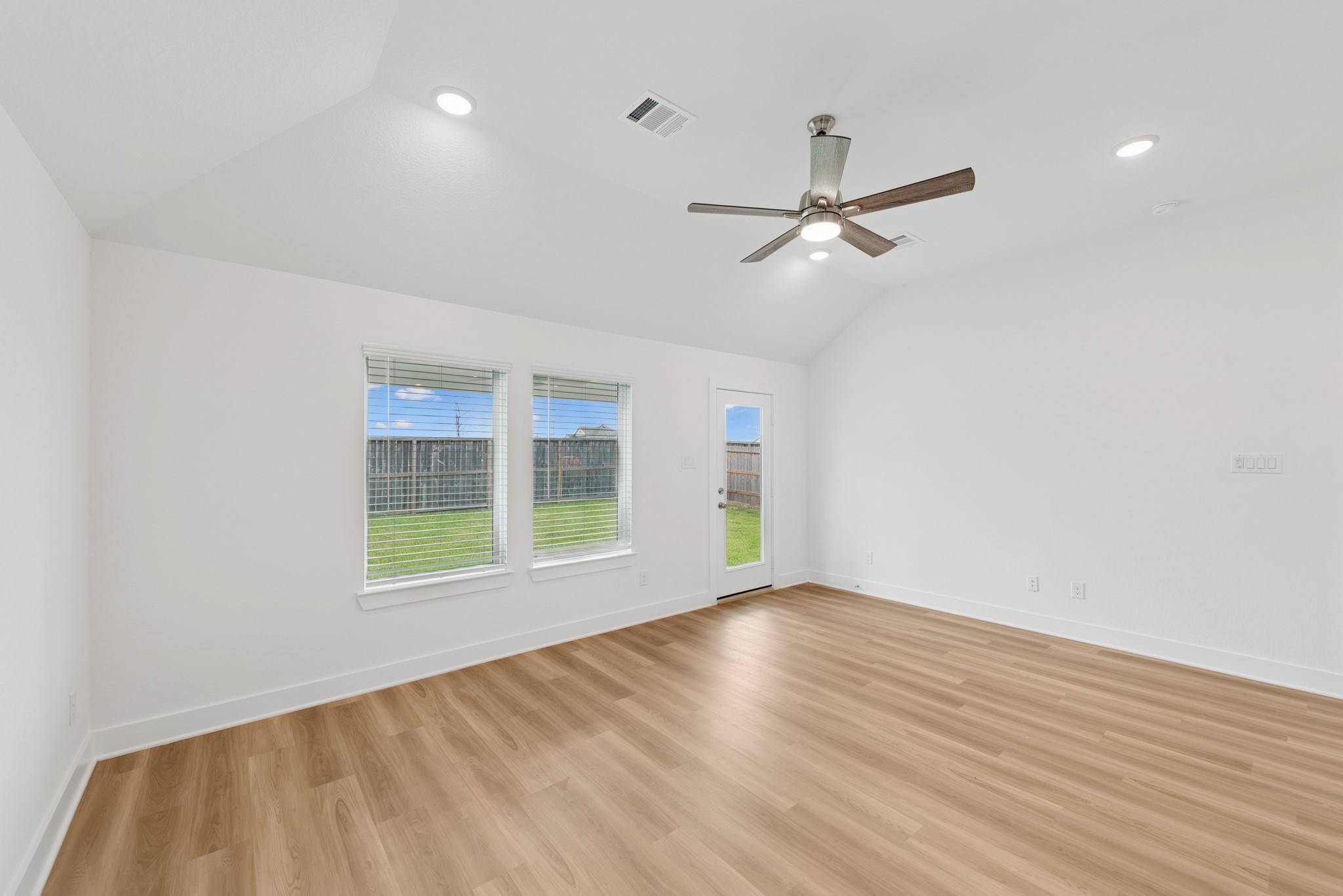 Rosenberg, TX 77471,1635 Country View DR