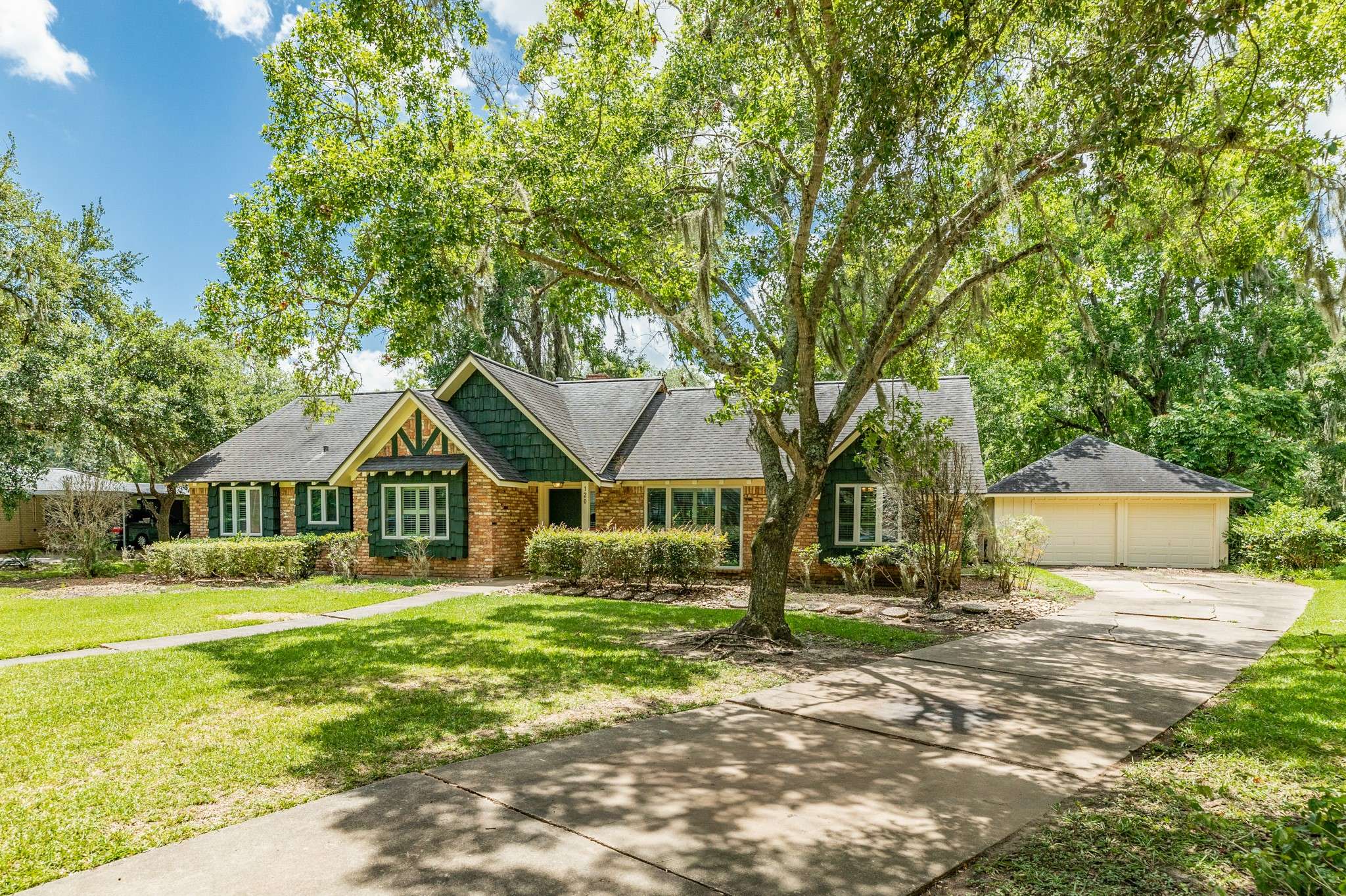 Lake Jackson, TX 77566,120 Hyacinth ST