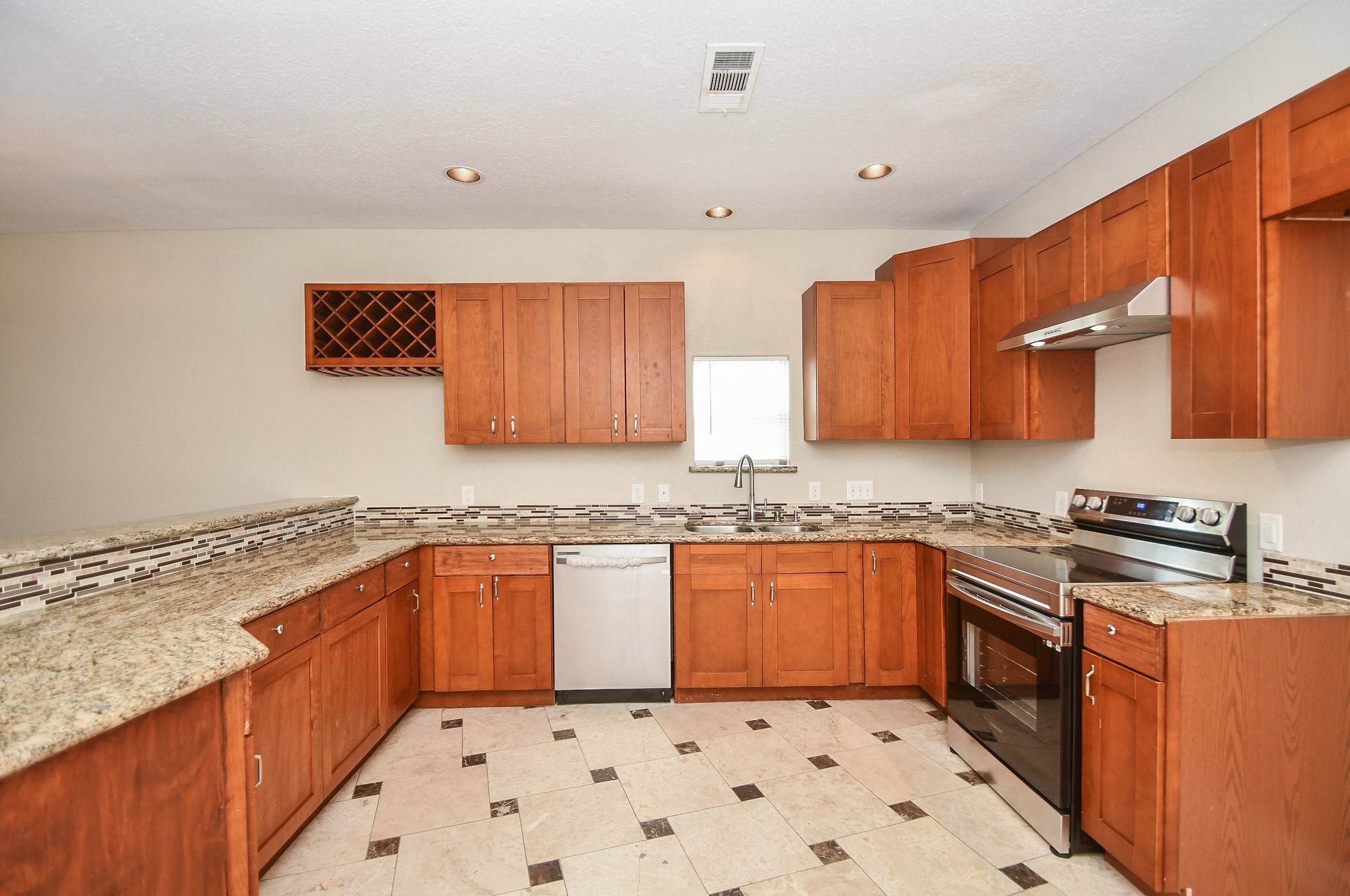 Rosharon, TX 77583,5414 Victoria DR