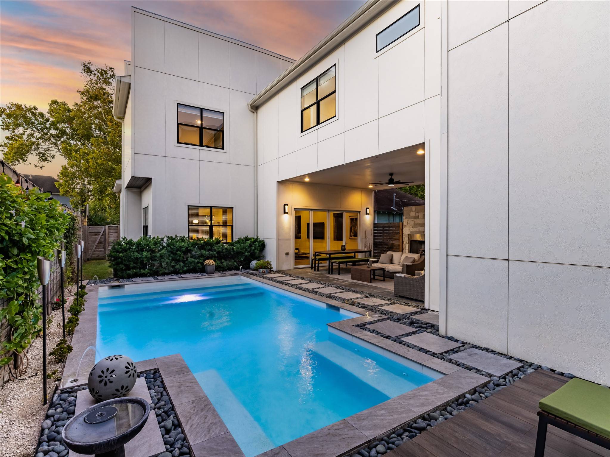 Houston, TX 77008,413 E 27th ST