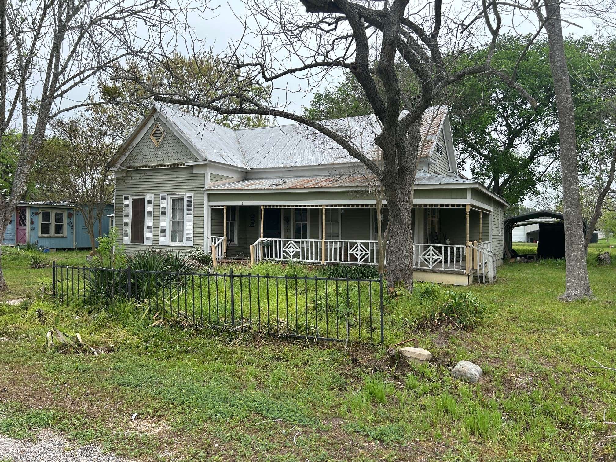 Carmine, TX 78932,211, 205, 206 E Thigpen