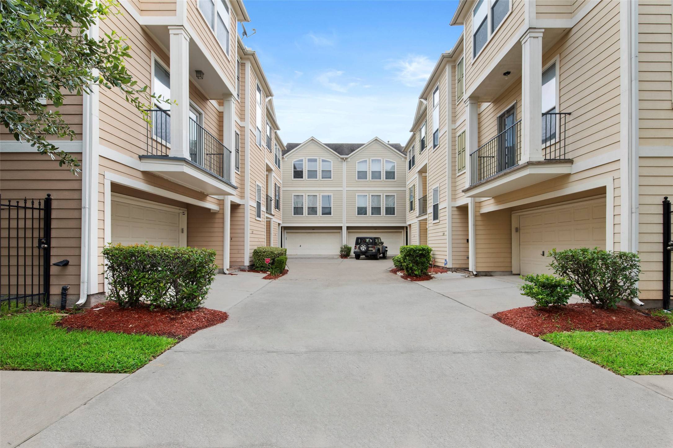 Houston, TX 77003,1211 Ennis ST