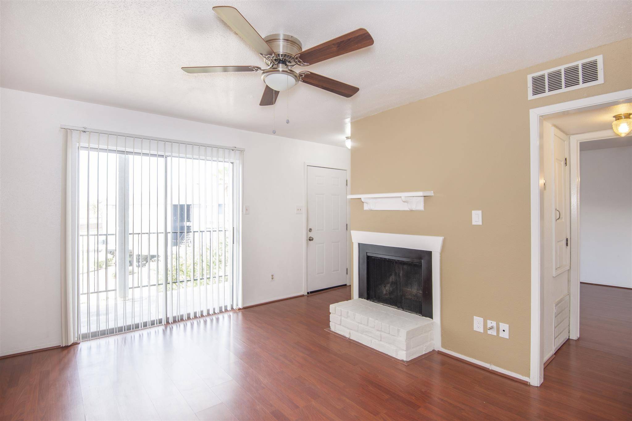 Webster, TX 77058,18511 Egret Bay BLVD #402