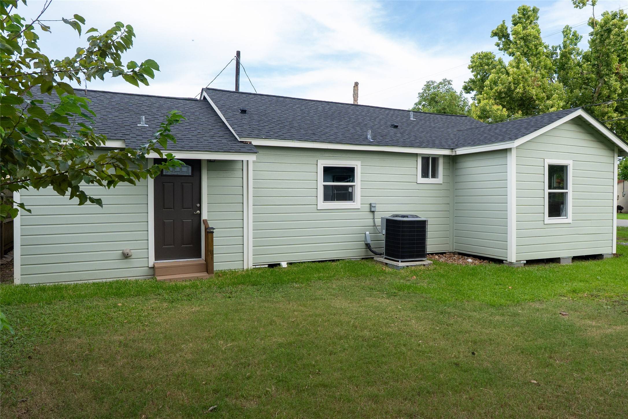 Clute, TX 77531,134 E Bernard ST