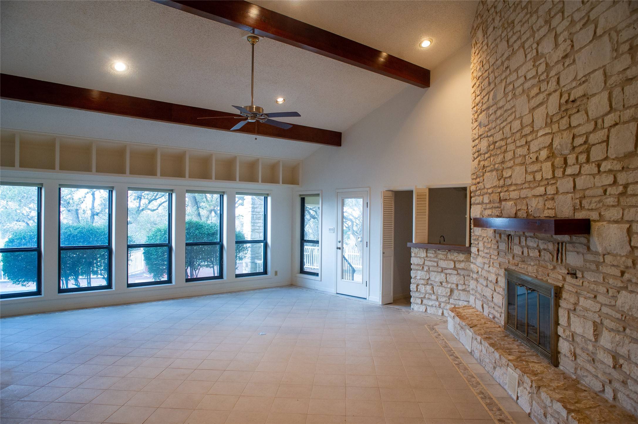 La Grange, TX 78945,335 Club View DR