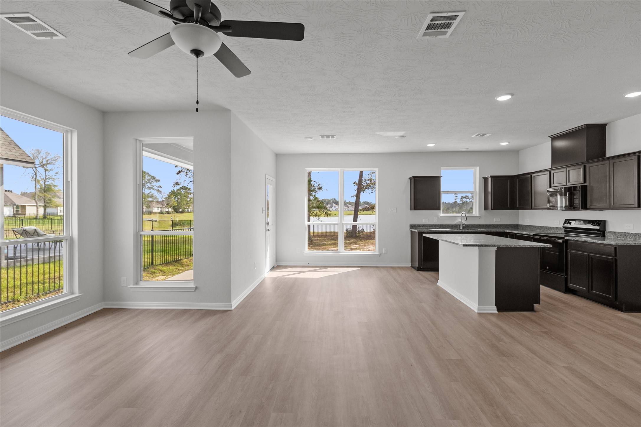 Conroe, TX 77303,433 Shoreview DR