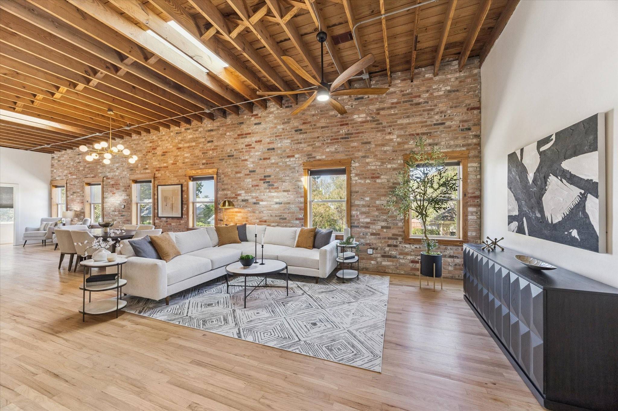 Houston, TX 77008,945 Oxford ST