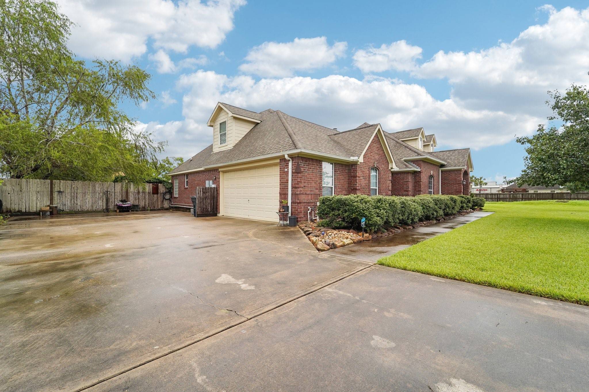 Mont Belvieu, TX 77523,3419 Royal Palm DR
