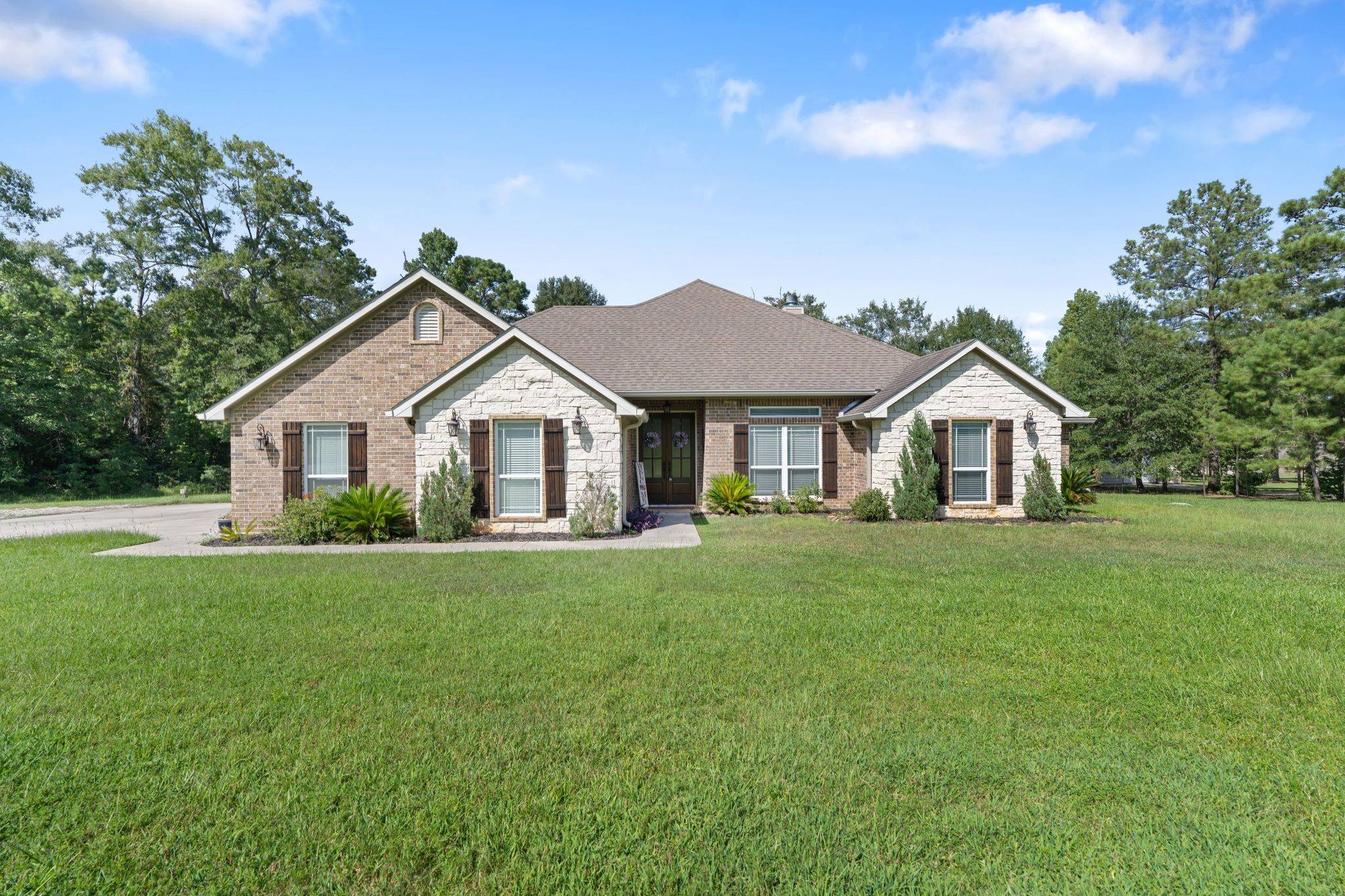 Livingston, TX 77351,220 Southcrest CT