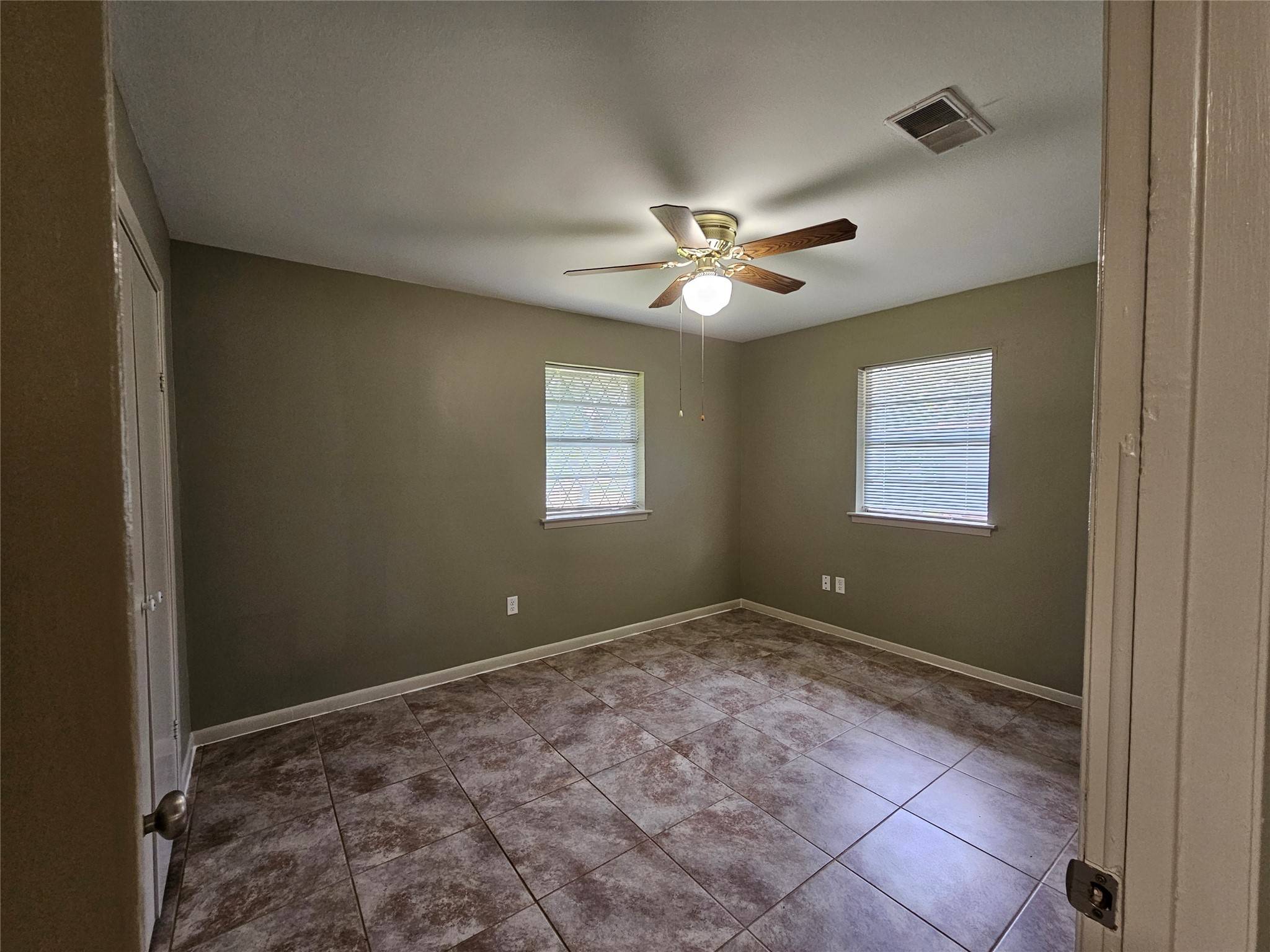 Conroe, TX 77303,2221 N Thompson ST