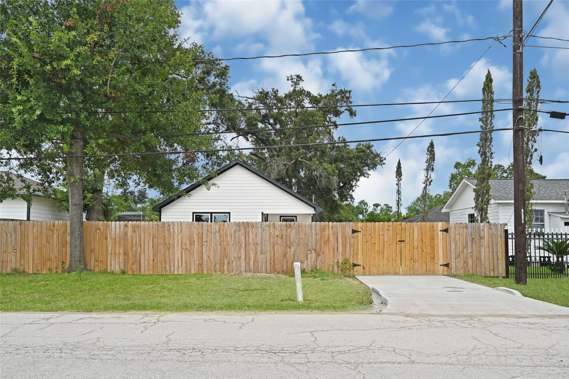 Houston, TX 77016,9705 Peachtree ST