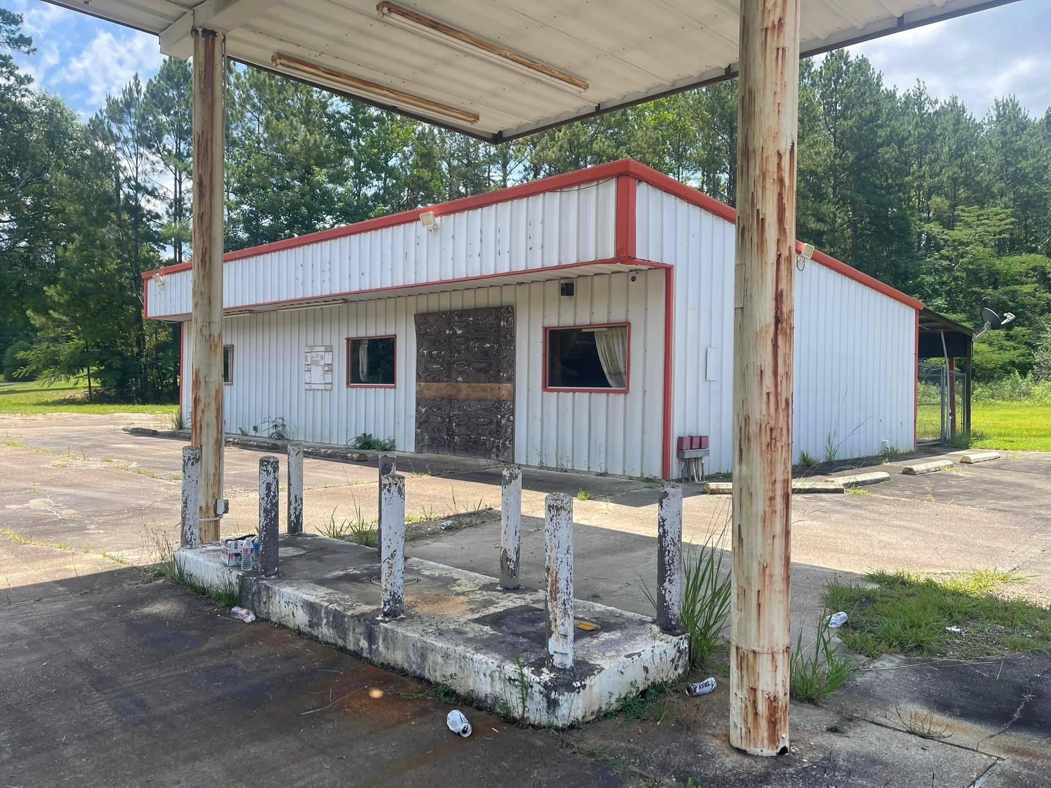 Woodville, TX 75979,1951 US Highway 190 W