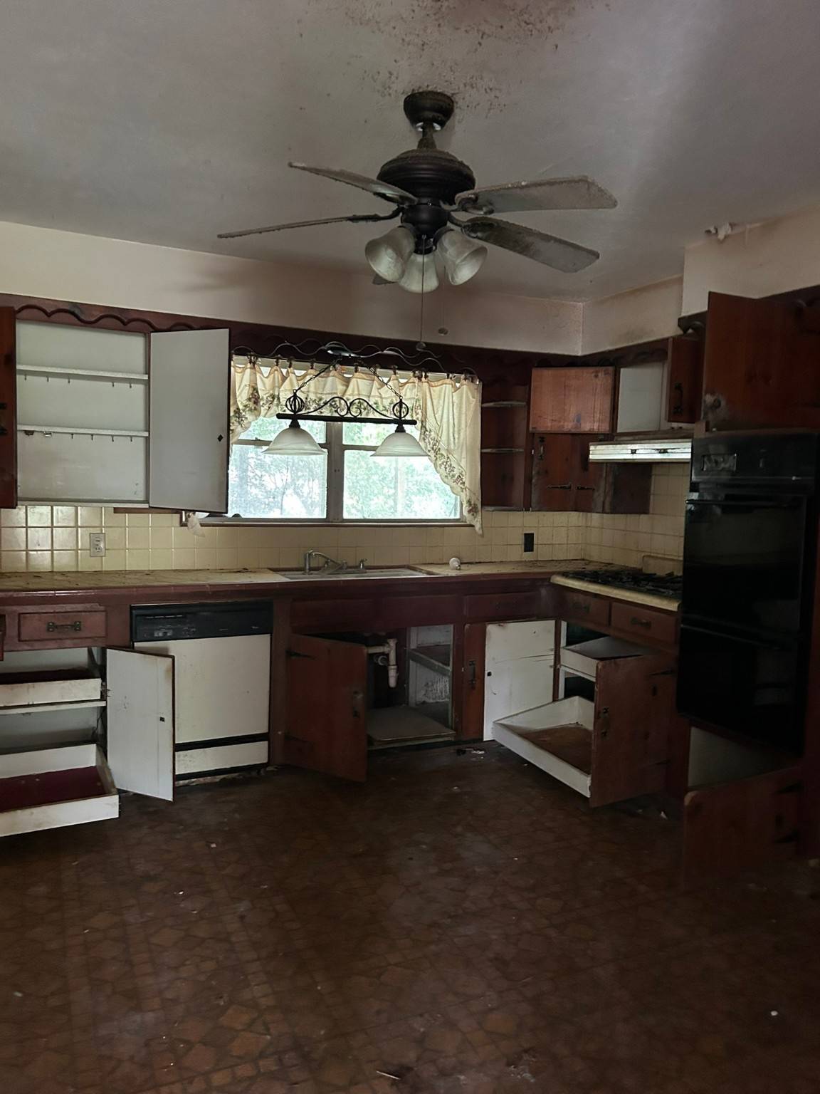 Highlands, TX 77562,206 Avenue C