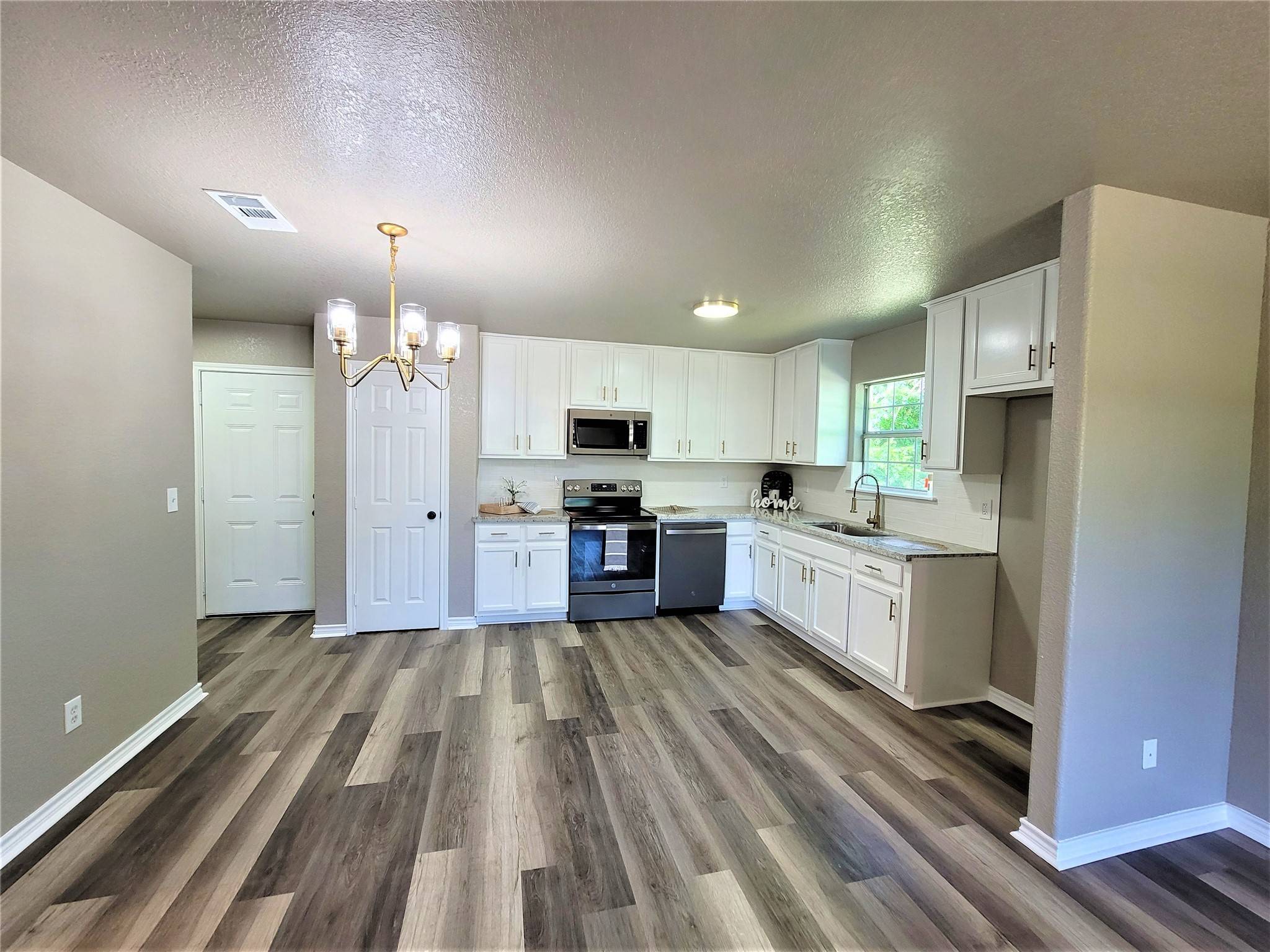 Angleton, TX 77515,200 W Locust ST