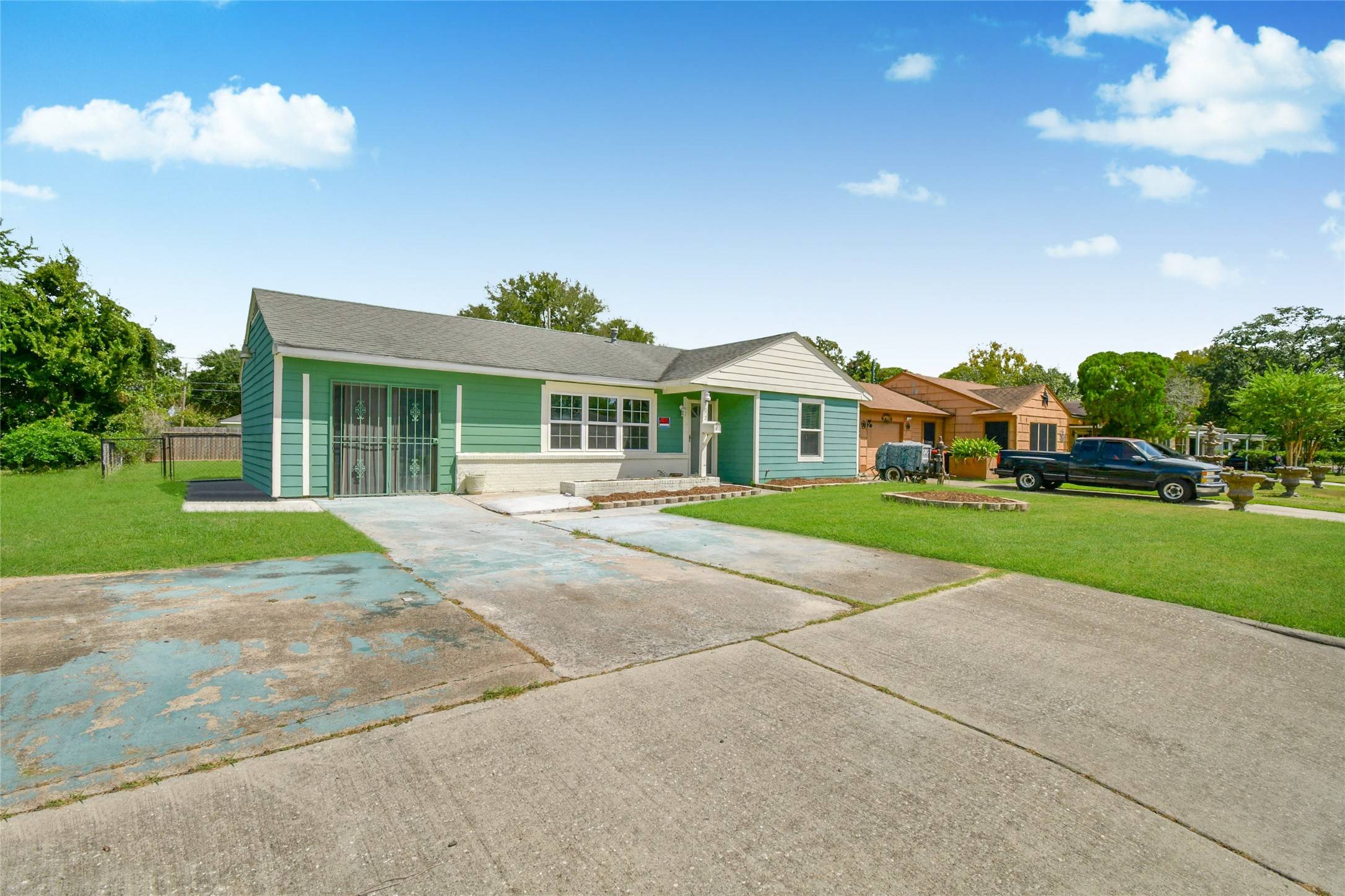 Baytown, TX 77520,1902 W Gulf ST