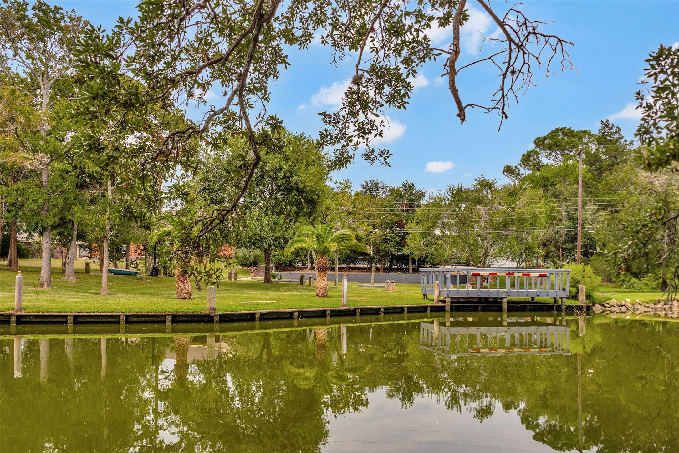Hitchcock, TX 77563,107 Bayou Glen ST