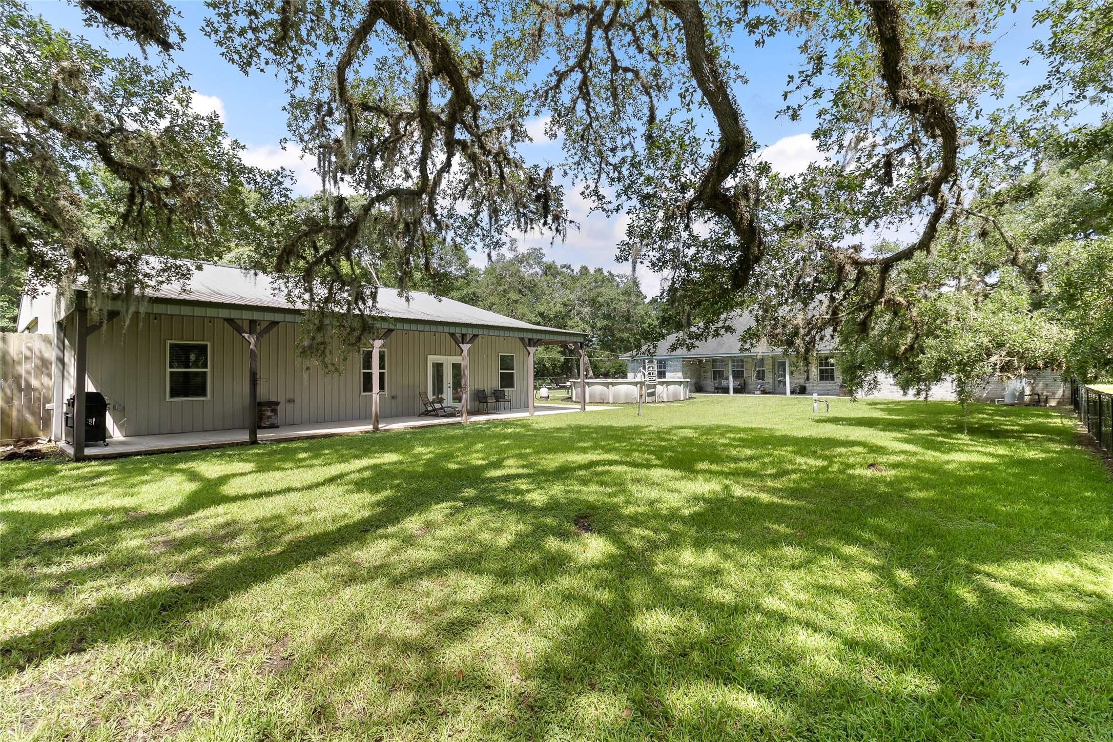 West Columbia, TX 77486,3015 W Lake Rd