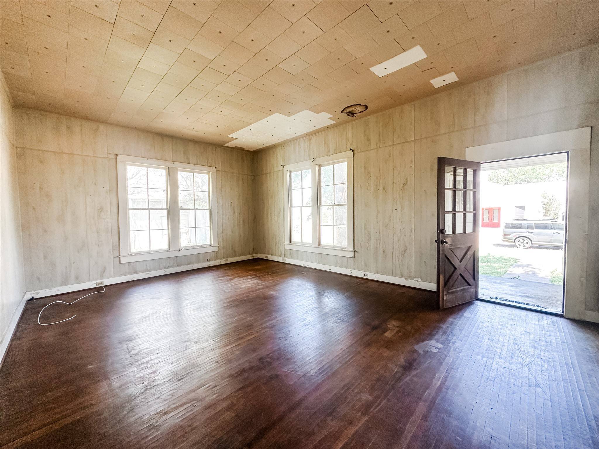 Glidden, TX 78943,208 8th ST