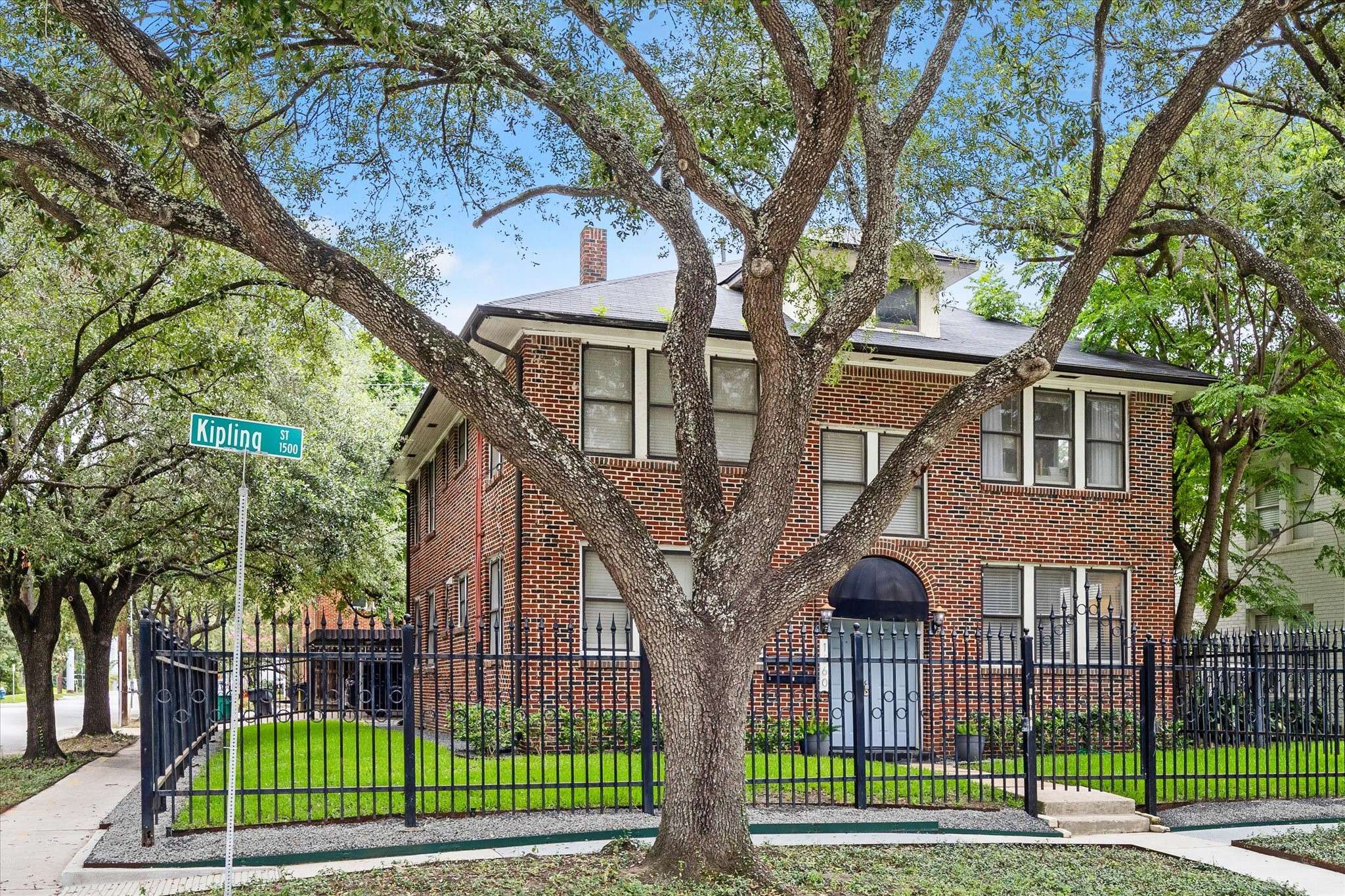 Houston, TX 77006,1660 Kipling ST