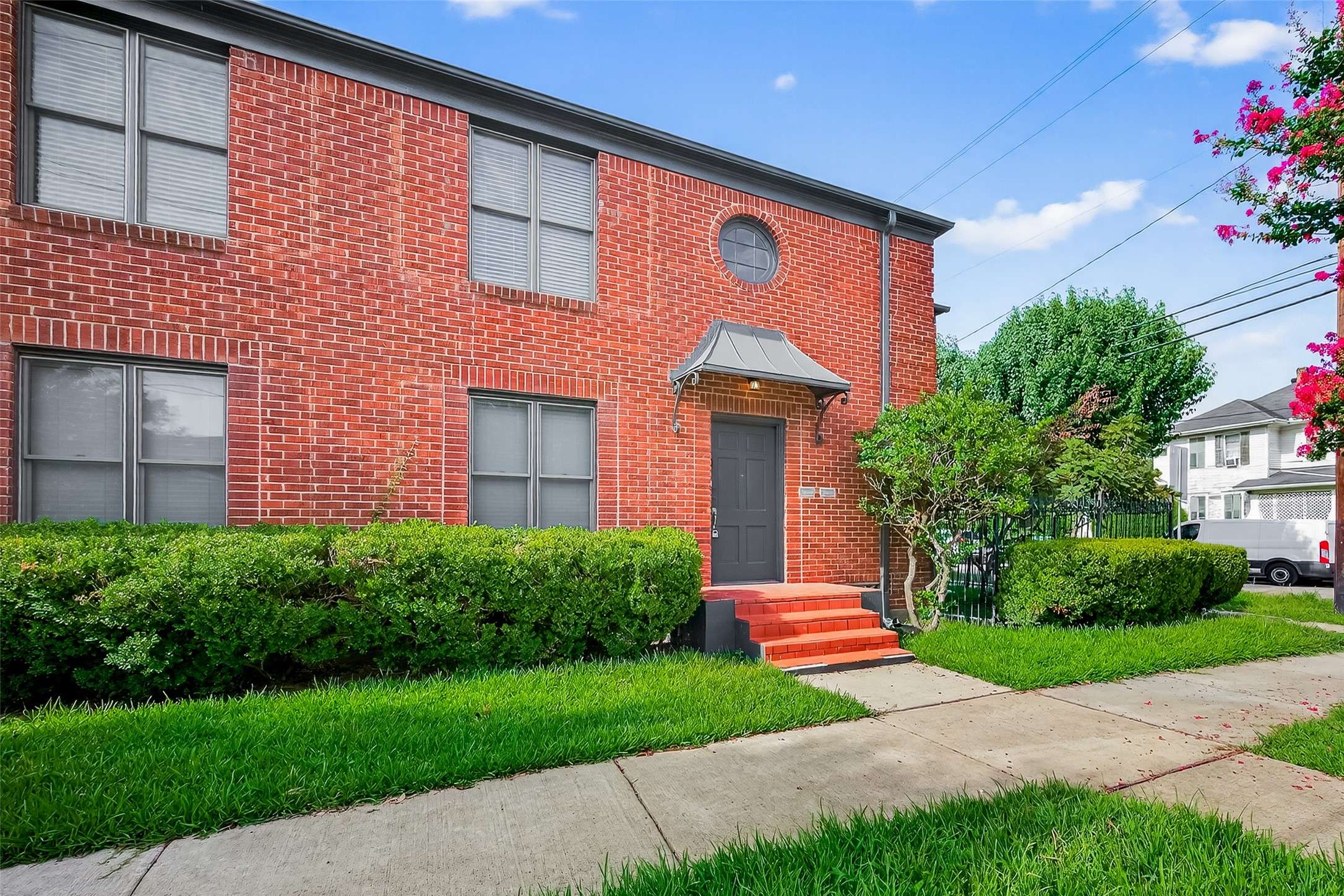 Houston, TX 77006,715 W Main ST