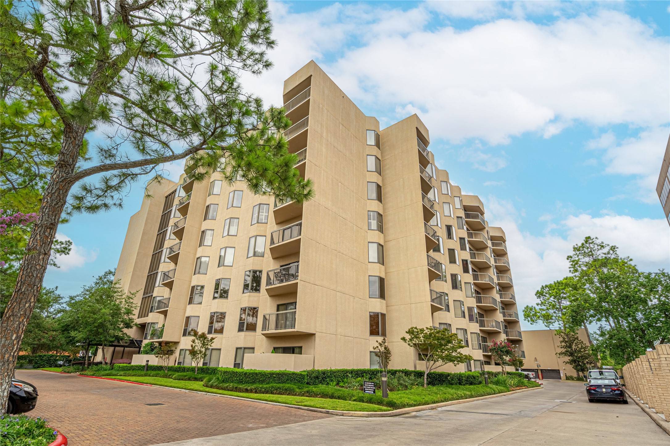 Houston, TX 77057,661 Bering DR #506
