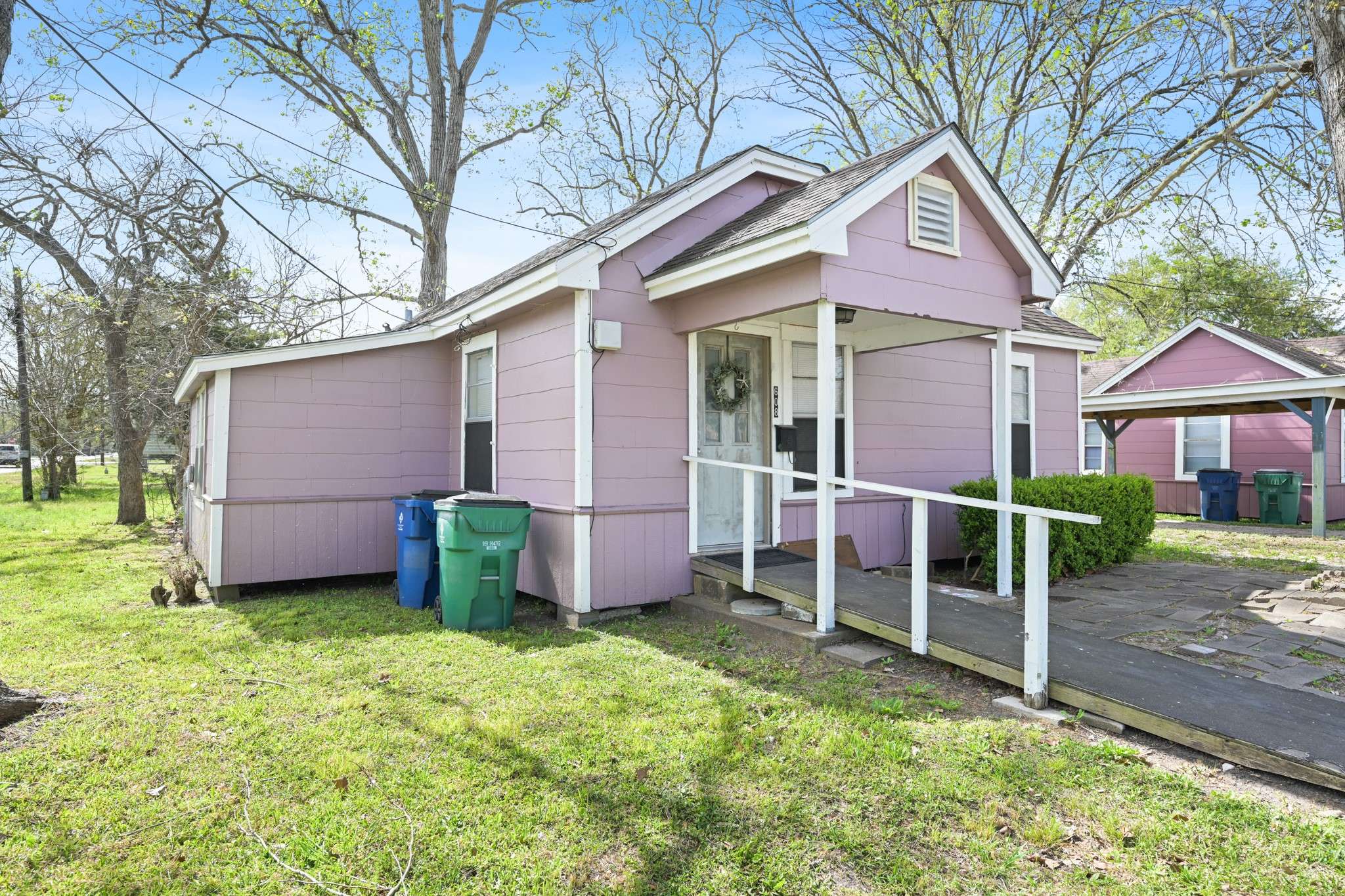 Sweeny, TX 77480,608 E 4th ST